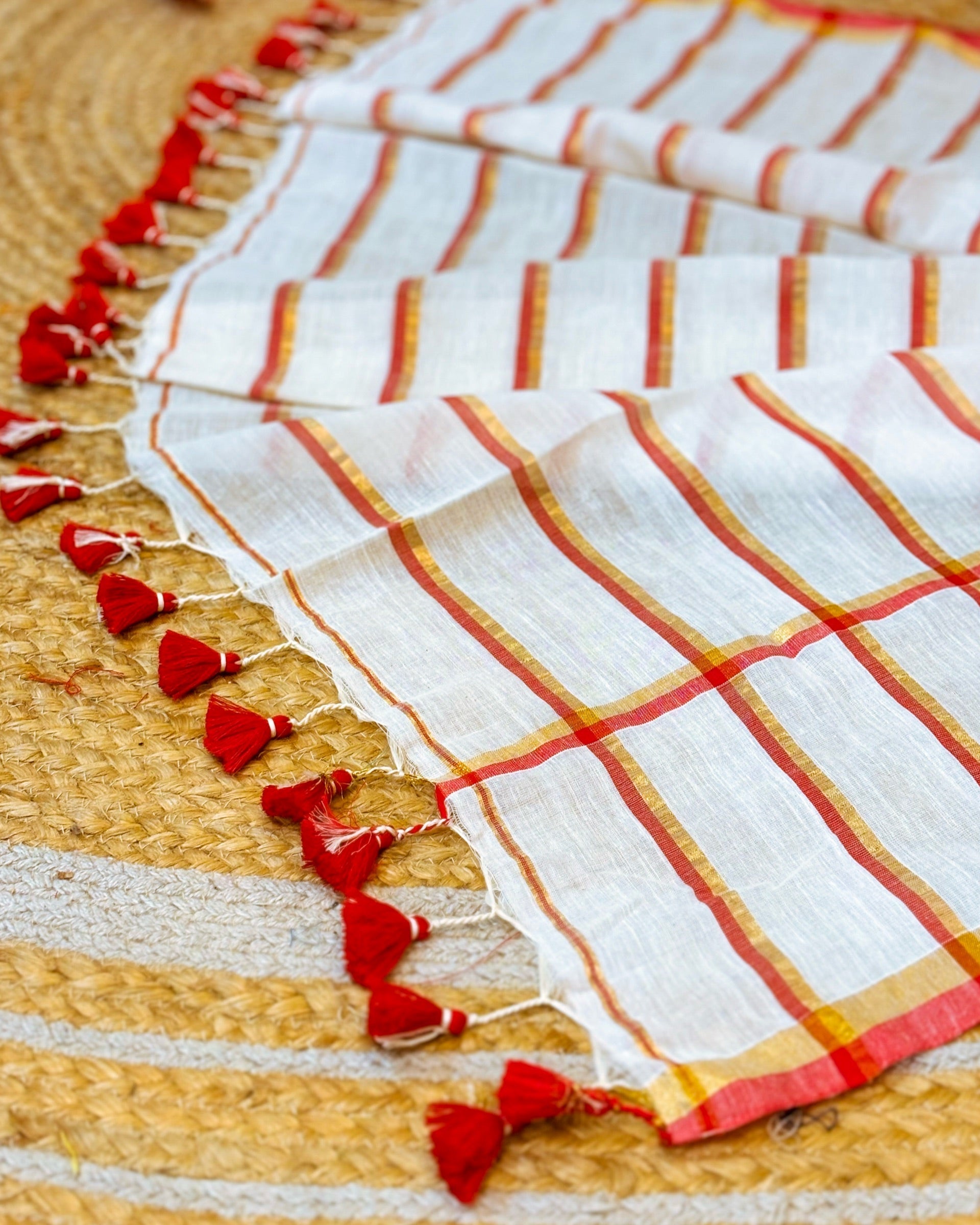 Laal Sada Durga Pujo Saree, Lal Paar Sada , Jamdani cotton saree, Red, White