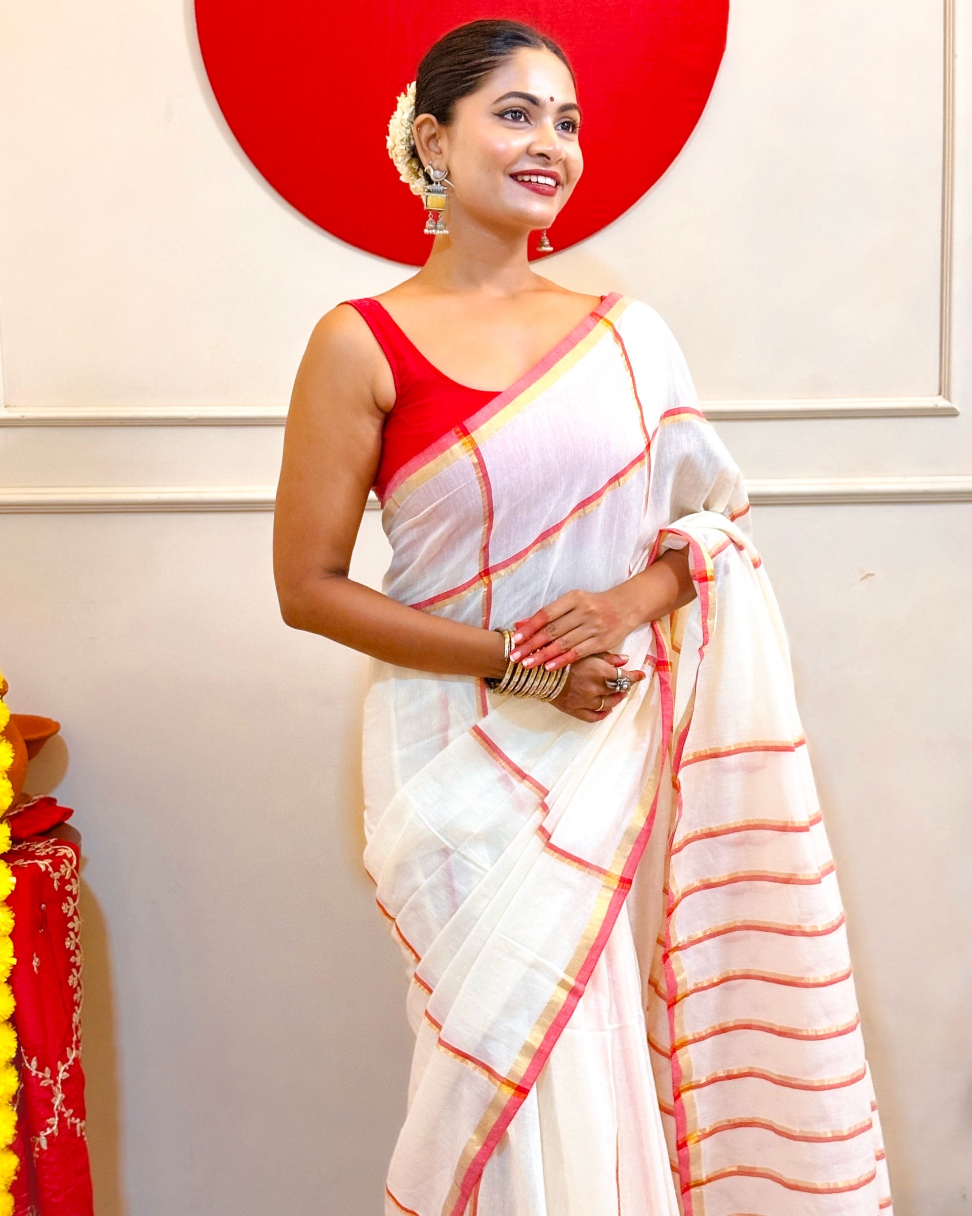 Laal Sada Durga Pujo Saree, Lal Paar in Jamdani cotton saree