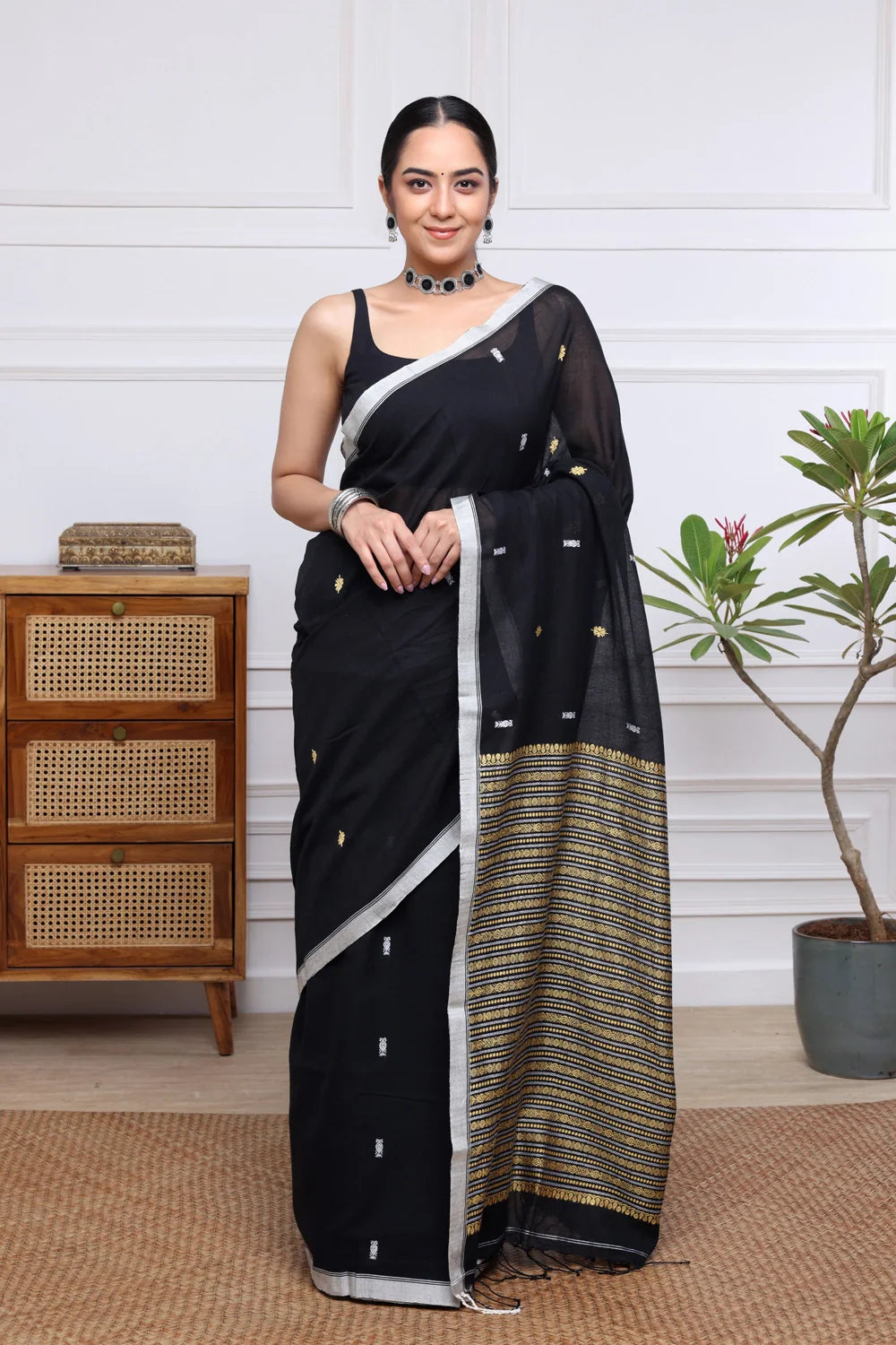 Handloom Black Pure Cotton Saree-Sutra Art of Clothing