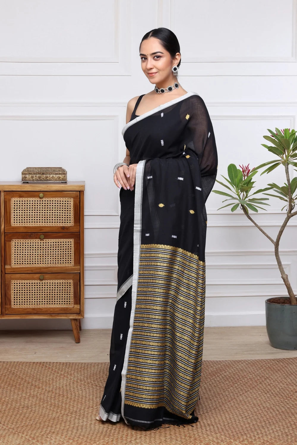 Handloom Black Pure Cotton Saree-Sutra Art of Clothing