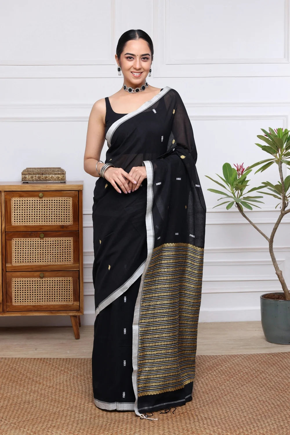 Handloom Black Pure Cotton Saree-Sutra Art of Clothing