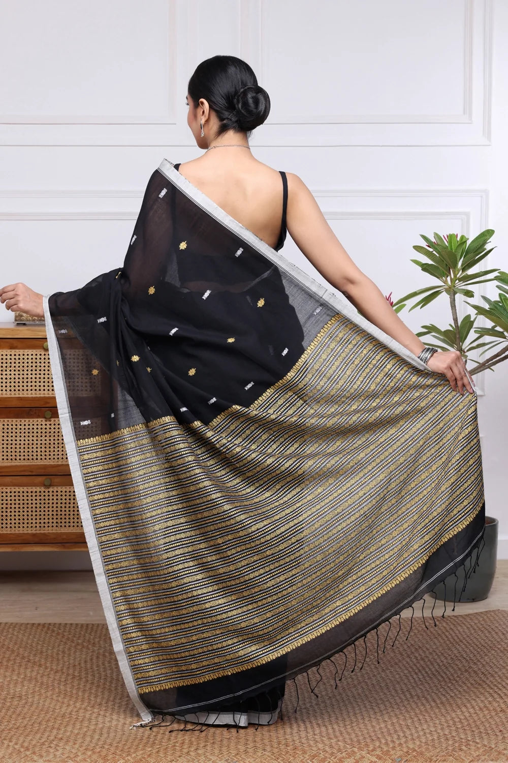 Handloom Black Pure Cotton Saree-Sutra Art of Clothing