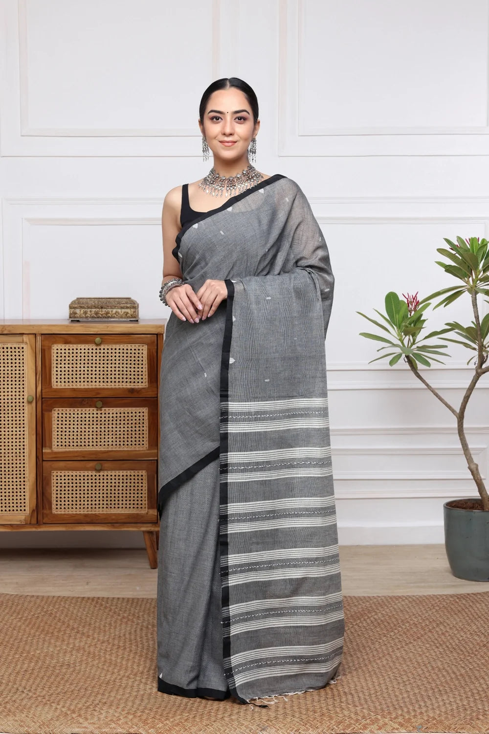Handloom Grey Mulmul Jamdani Saree With Black Border-Sutra Art of Clothing