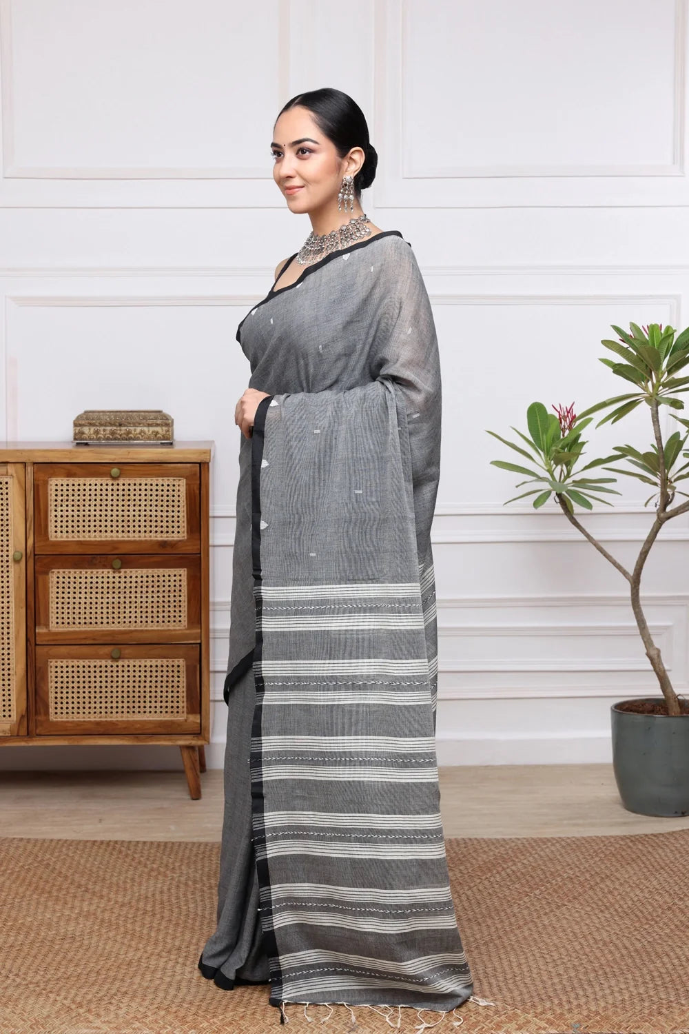 Handloom Grey Mulmul Jamdani Saree With Black Border-Sutra Art of Clothing