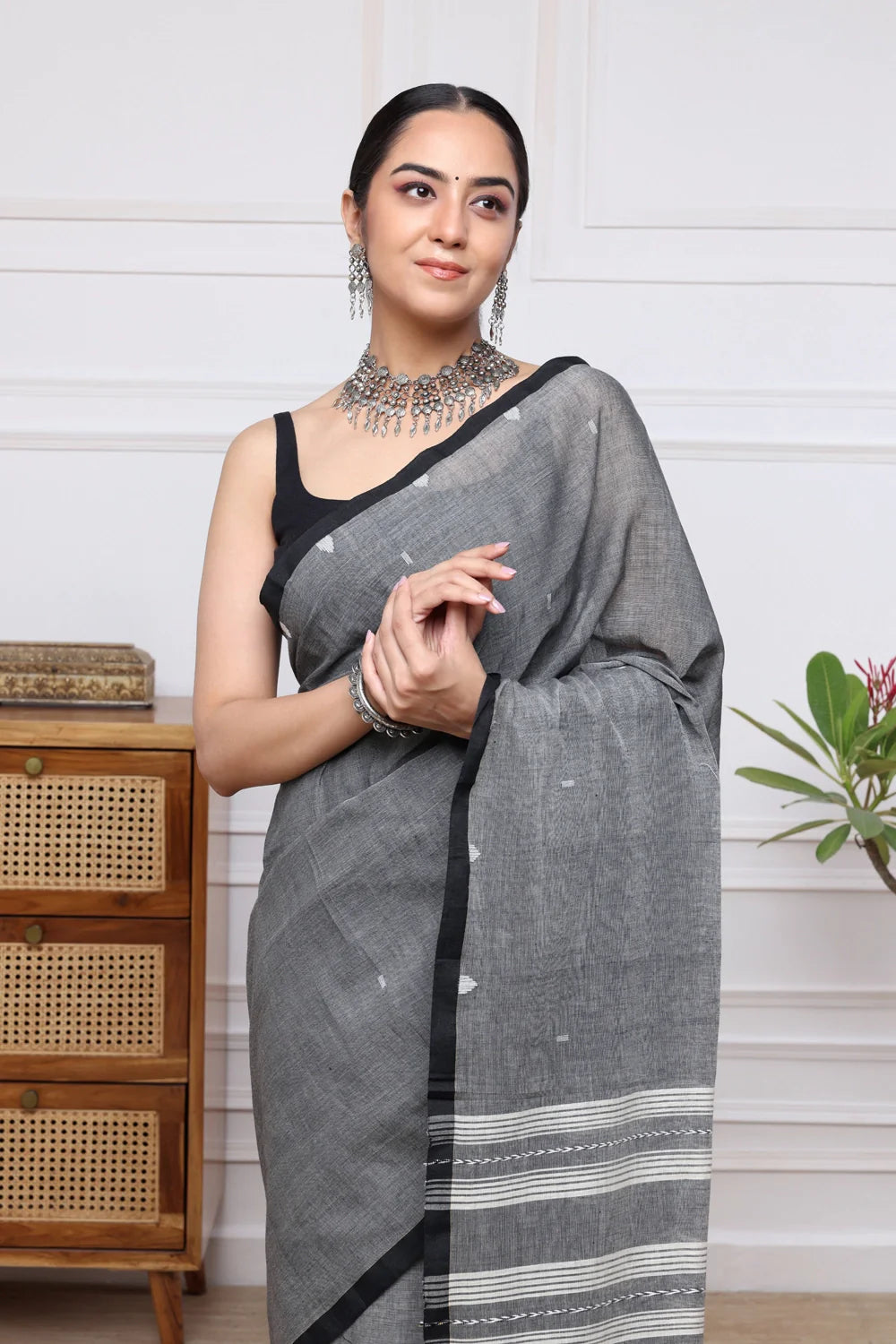 Handloom Grey Mulmul Jamdani Saree With Black Border-Sutra Art of Clothing