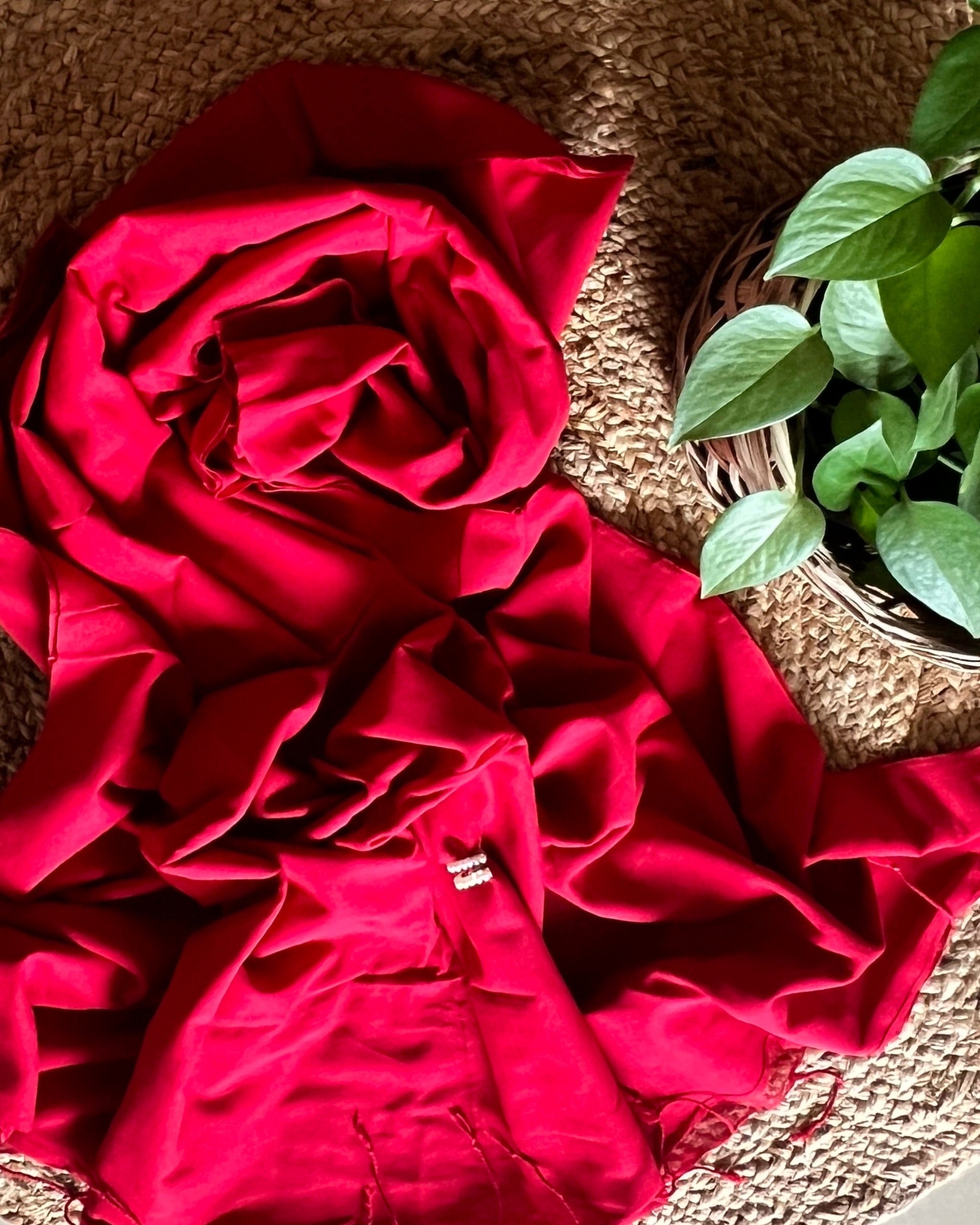 Soft and Comfortable rose red khaadi cotton Shopaame saree
