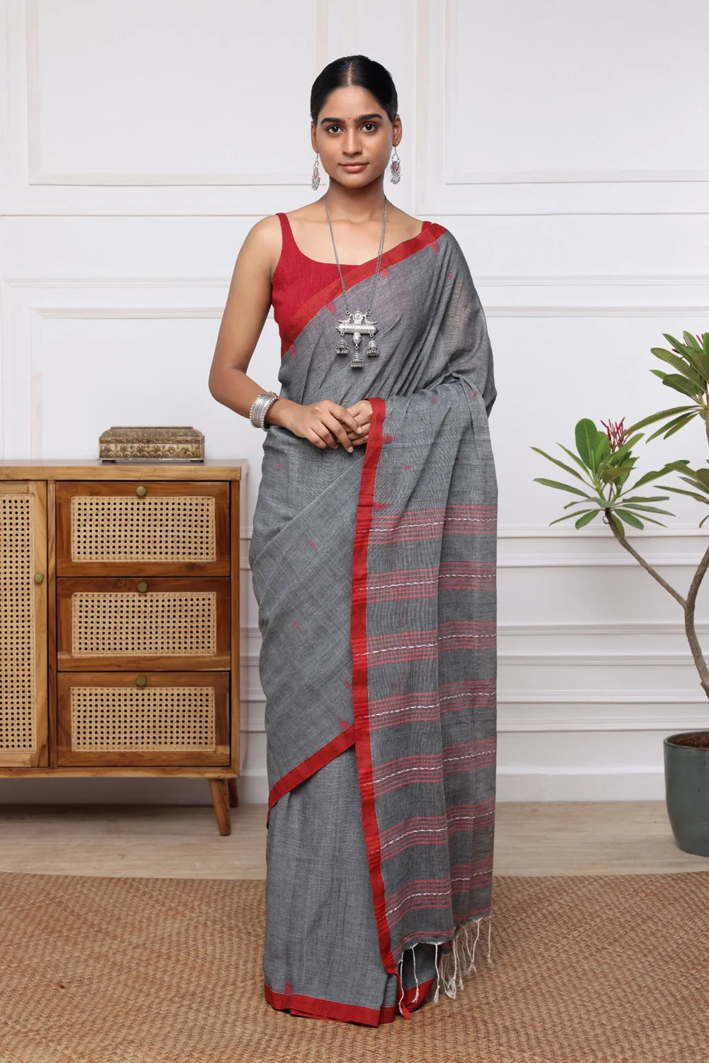 Handloom Grey Mul Cotton Jamdani Saree with Red Border-Sutra Art of Clothing