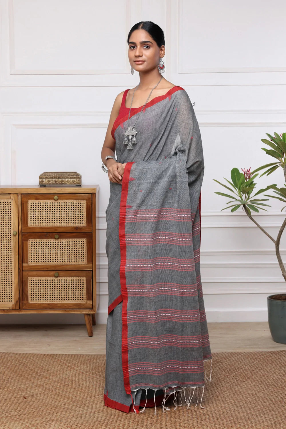 Handloom Grey Mul Cotton Jamdani Saree with Red Border-Sutra Art of Clothing