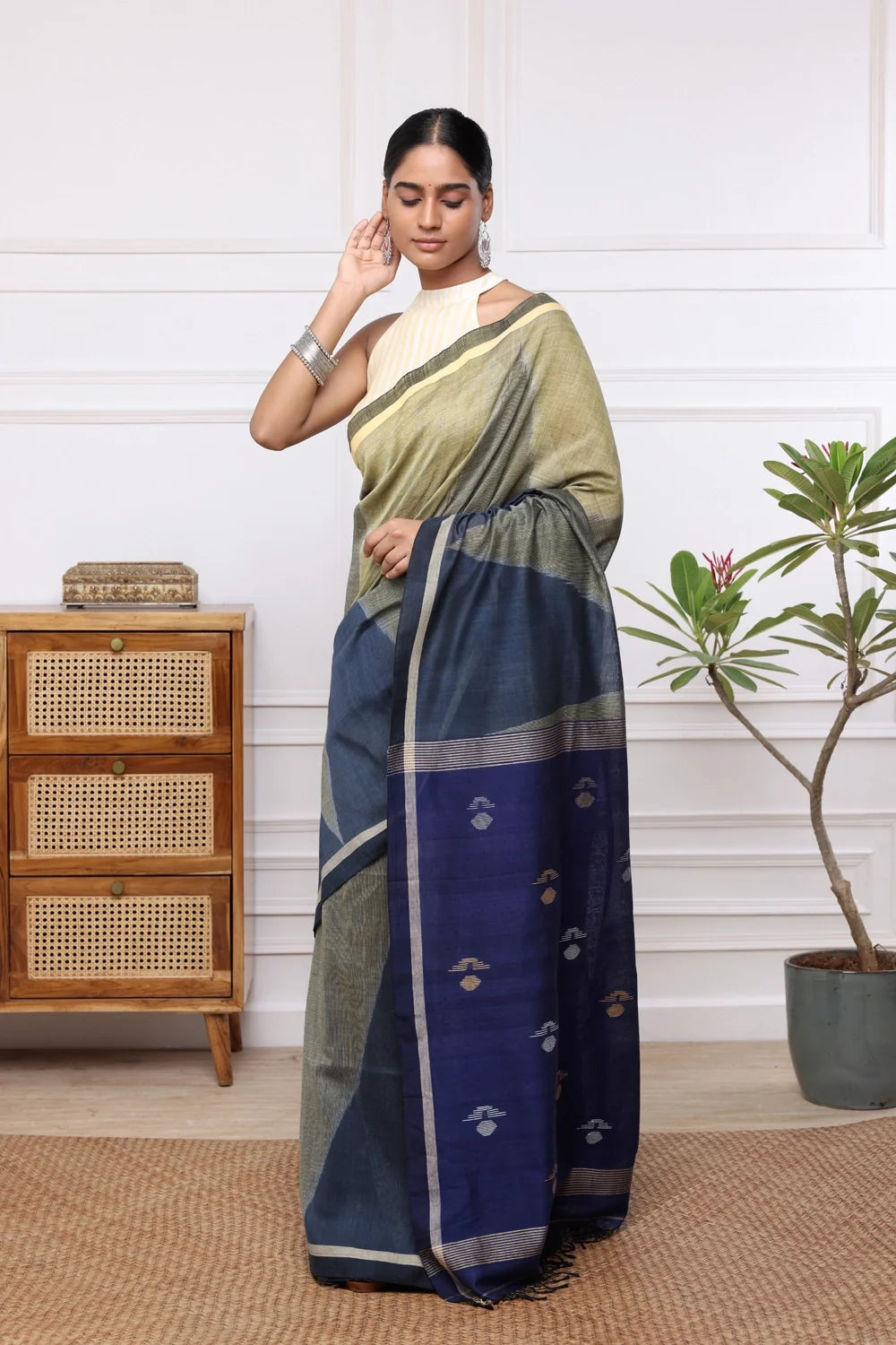 Handloom Navy Blue & Green Mul Cotton Jamdani Saree-Sutra Art of Clothing