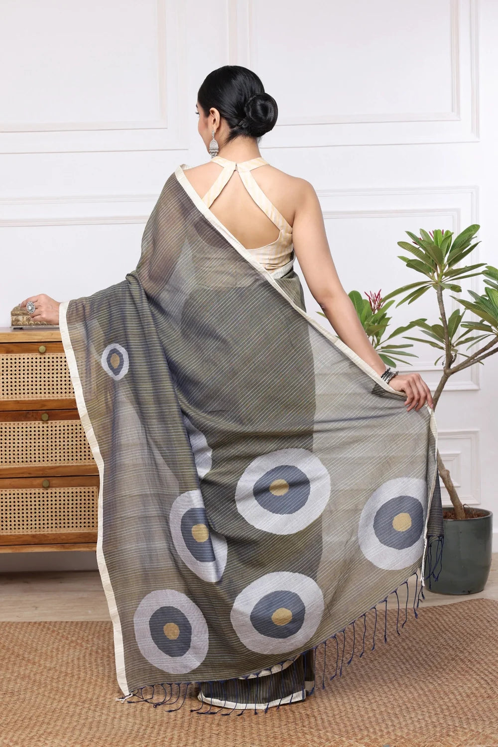 Handloom Olive Green Stripes Mul Cotton Eye Ball Saree-Sutra Art of Clothing