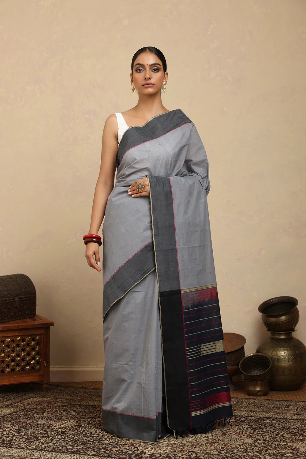 Handloom Grey Kanchi Cotton Saree With Dark Grey Border-Sutra Art of Clothing