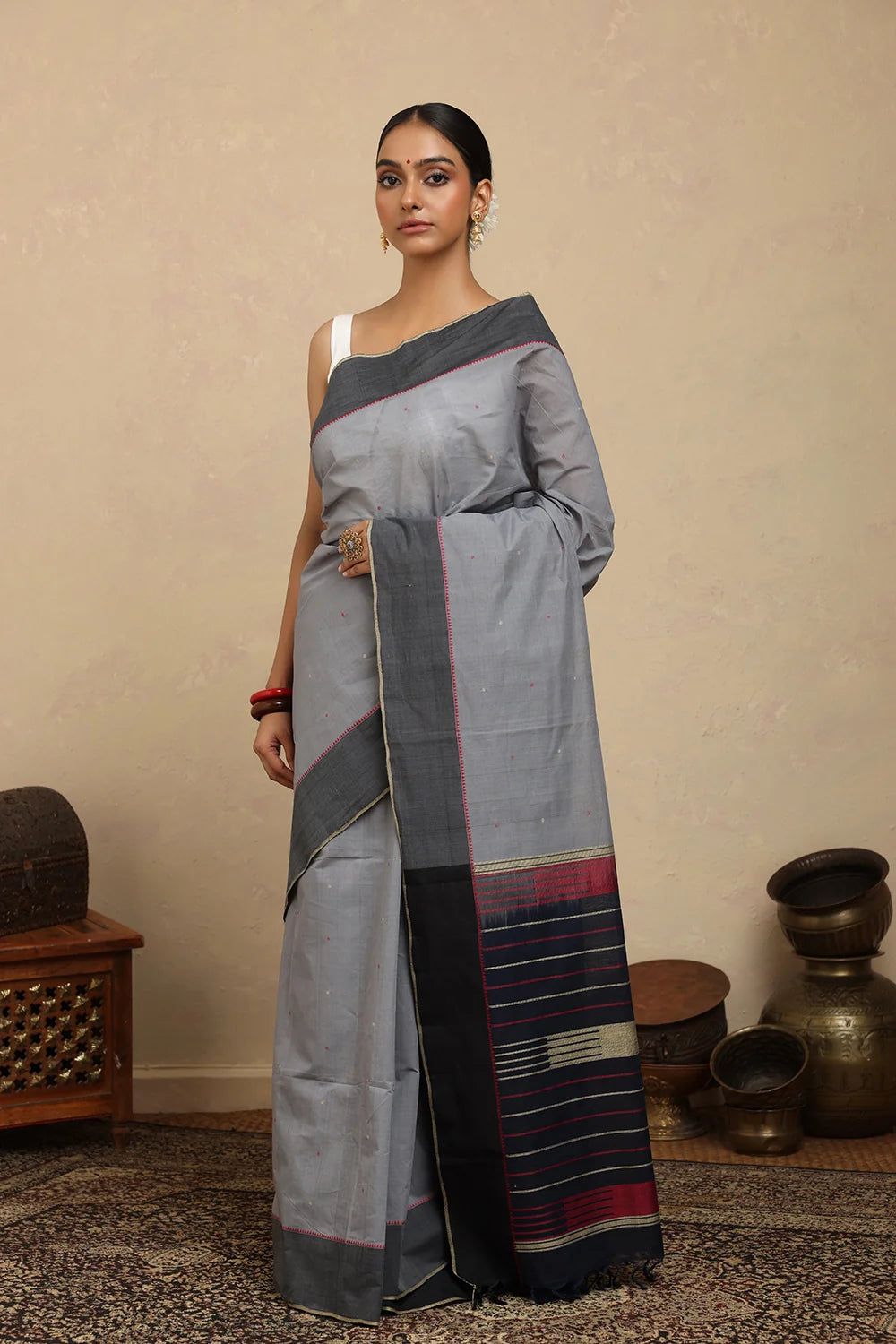 Handloom Grey Kanchi Cotton Saree With Dark Grey Border-Sutra Art of Clothing