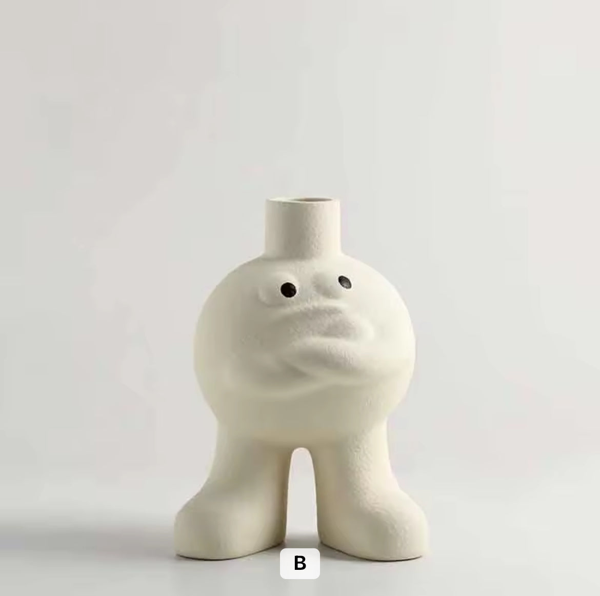Big feet Flower vase hugging chest - https://artecasa.in/