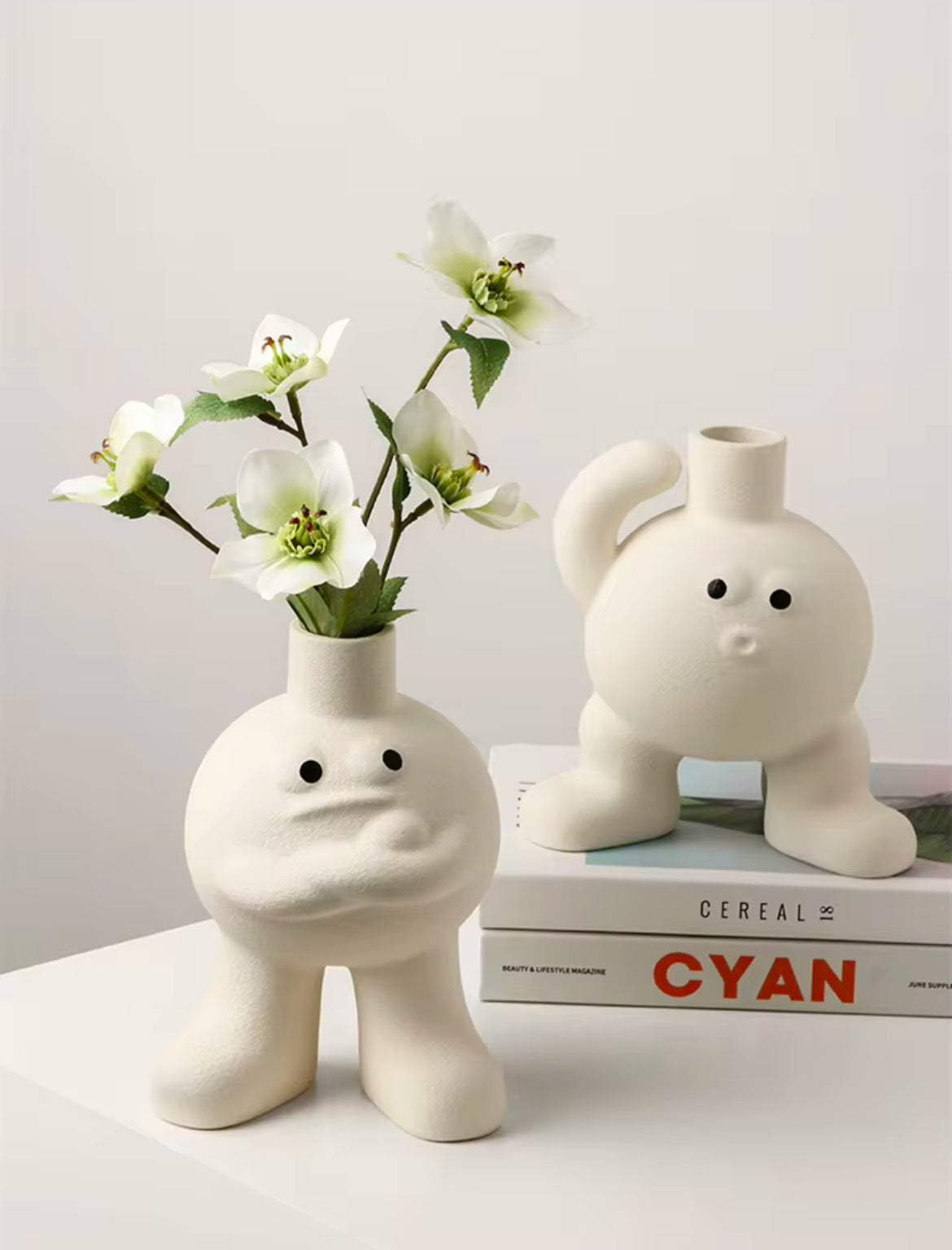 Big feet Flower vase hugging chest - https://artecasa.in/