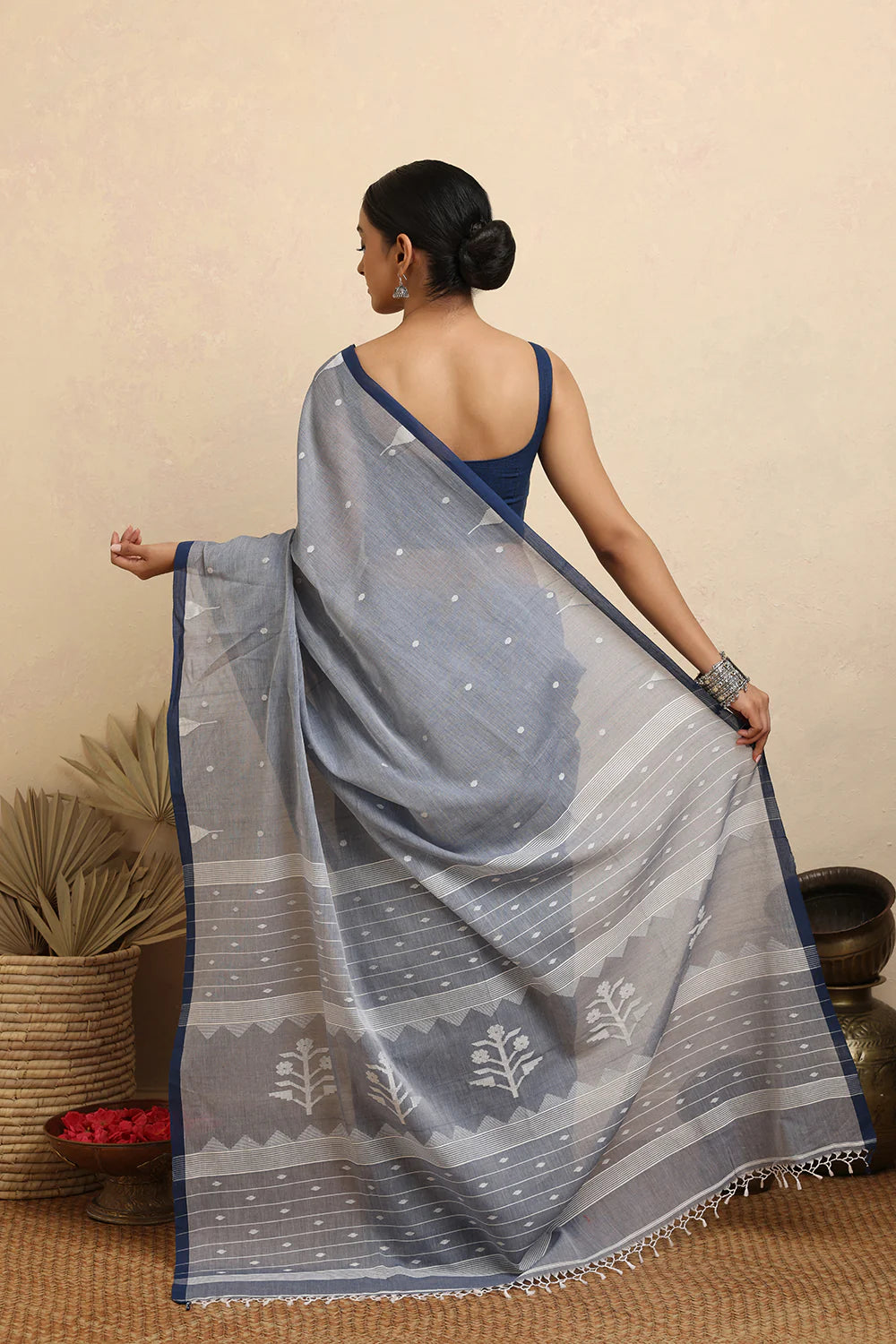 Handloom Grey Pure Cotton Jamdani Saree-Sutra Art of Clothing