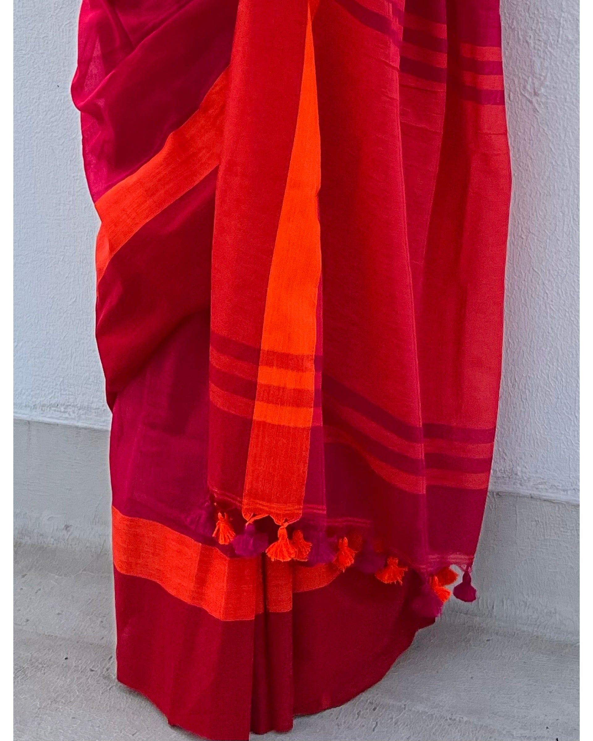 Red - orange soft and comfortable Khadi cotton saree,sada lal par saree,lal par sada saree look,lal par saree,lal par sada saree cotton,lal sada saree,sada saree,laal paar saree,sada saree lal par,lal par sada saree price,lal par sada saree handloom