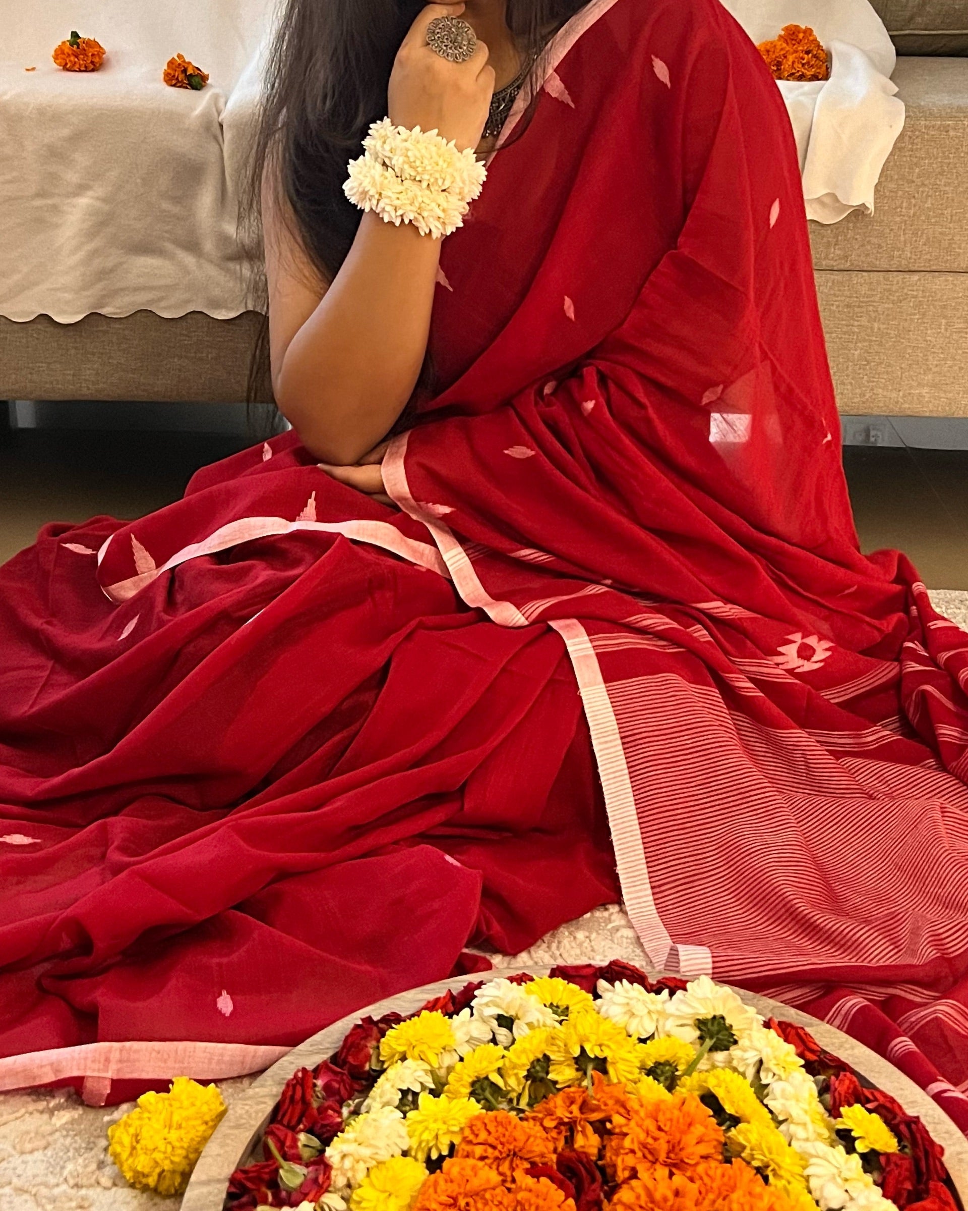 Soft and Comfortable Durga Puja Navaratri Red and White Mulmul Cotton Saree Collection,sada lal par saree,lal par sada saree look,lal par saree,lal par sada saree cotton,lal sada saree,sada saree,laal paar saree,sada saree lal par,lal par sada saree price,lal par sada saree handloom