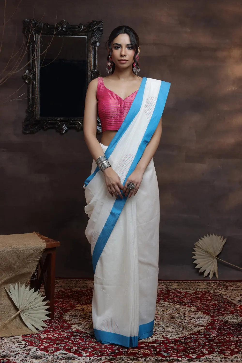 Handloom White Soft Cotton Saree With Blue Border-Sutra Art of Clothing