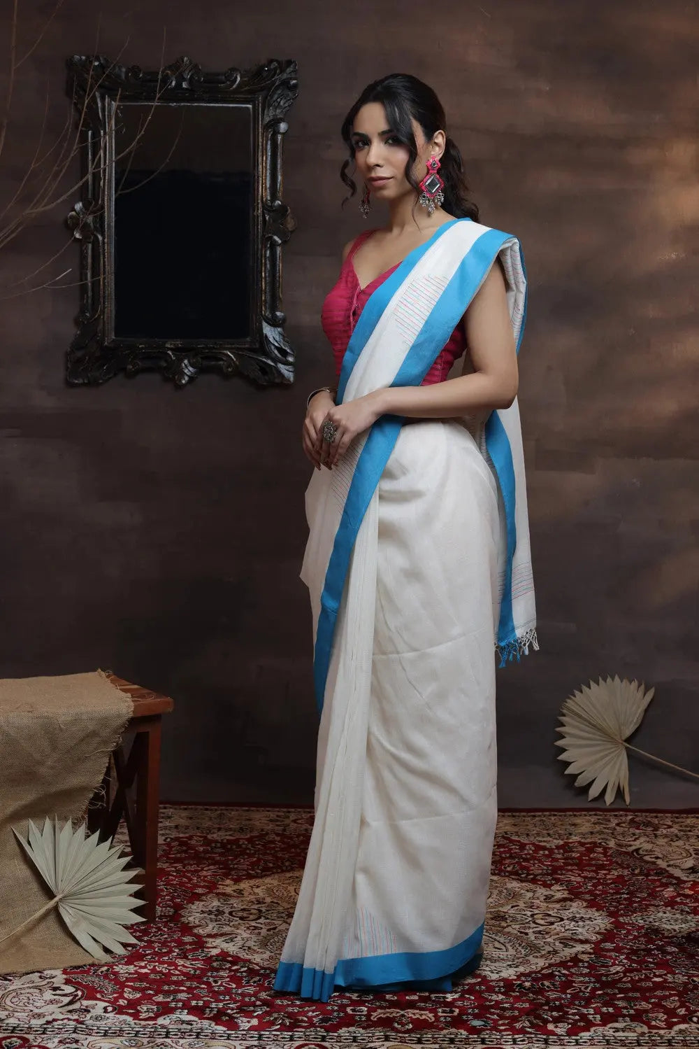 Handloom White Soft Cotton Saree With Blue Border-Sutra Art of Clothing