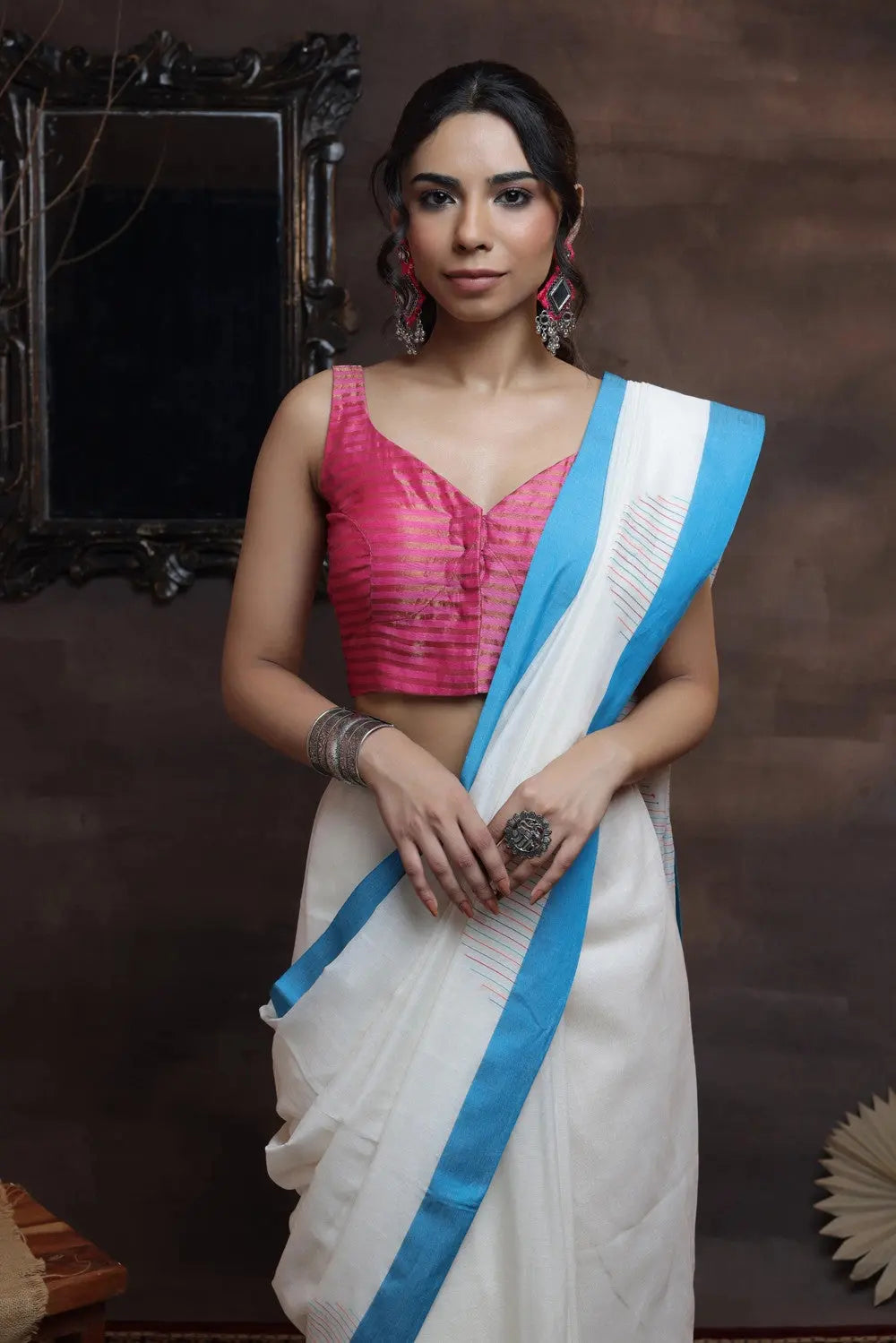 Handloom White Soft Cotton Saree With Blue Border-Sutra Art of Clothing