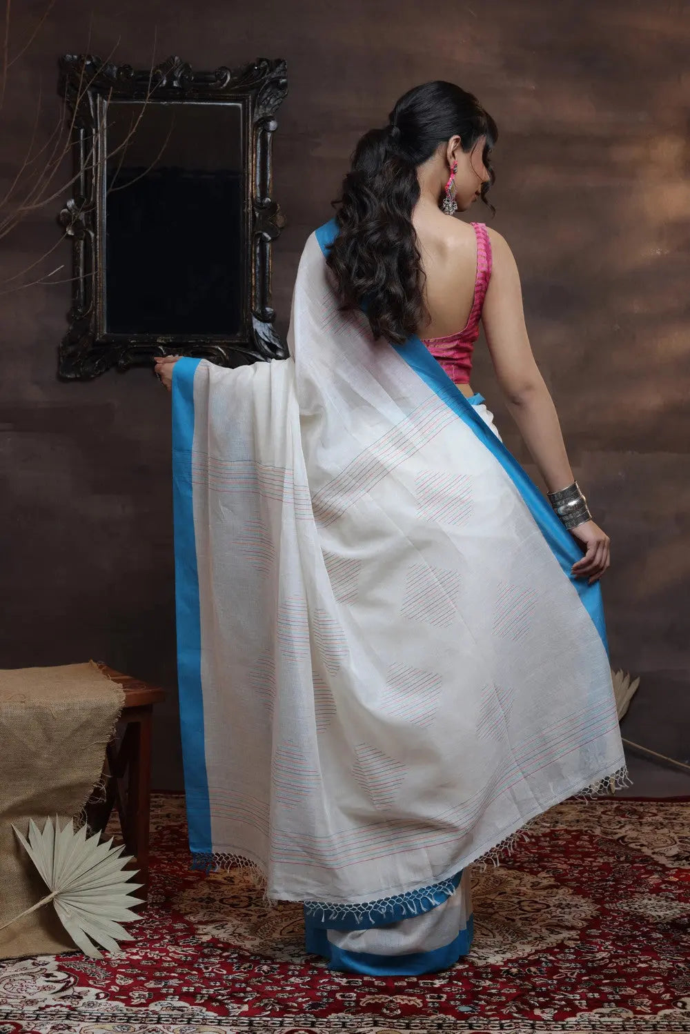 Handloom White Soft Cotton Saree With Blue Border-Sutra Art of Clothing