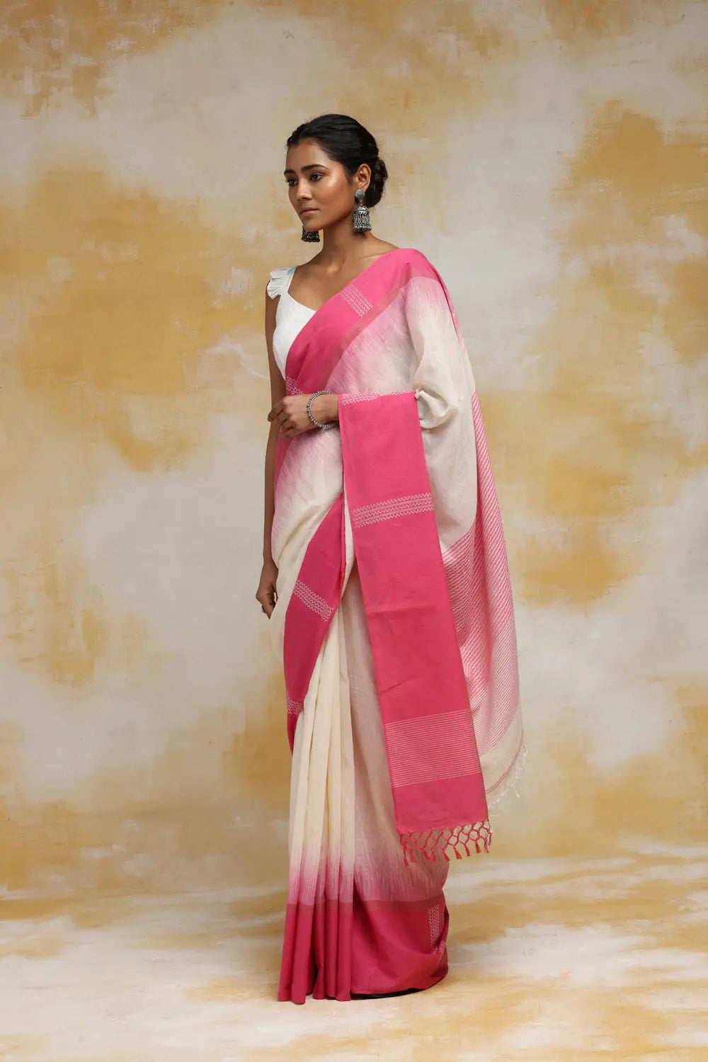 Handloom White Soft Cotton Saree With Pink Border-Sutra Art of Clothing