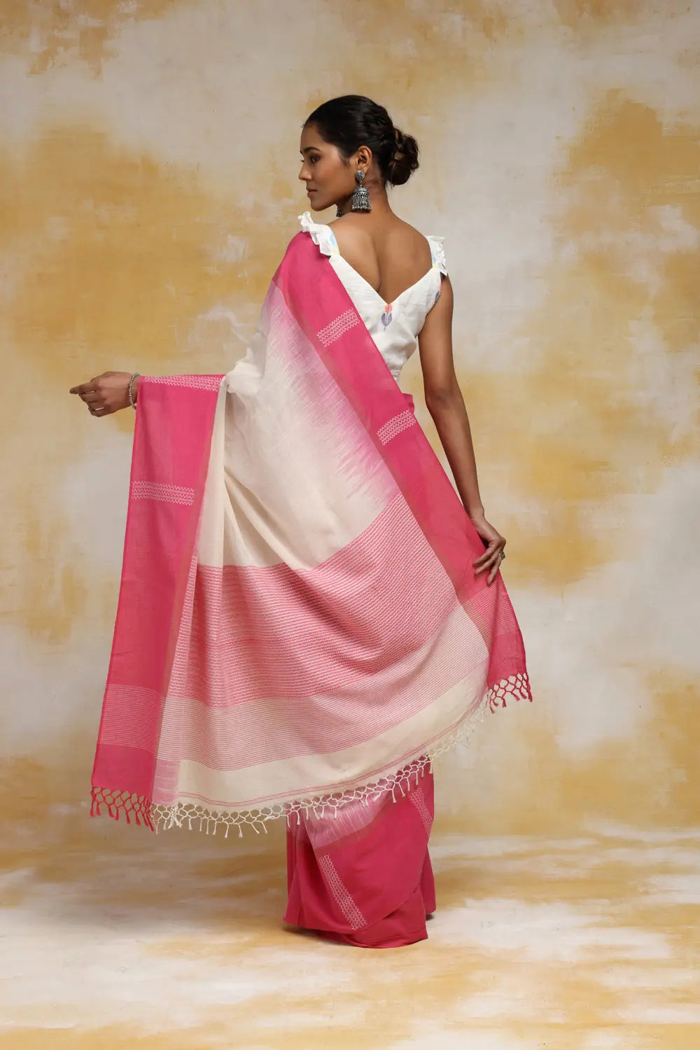 Handloom White Soft Cotton Saree With Pink Border-Sutra Art of Clothing