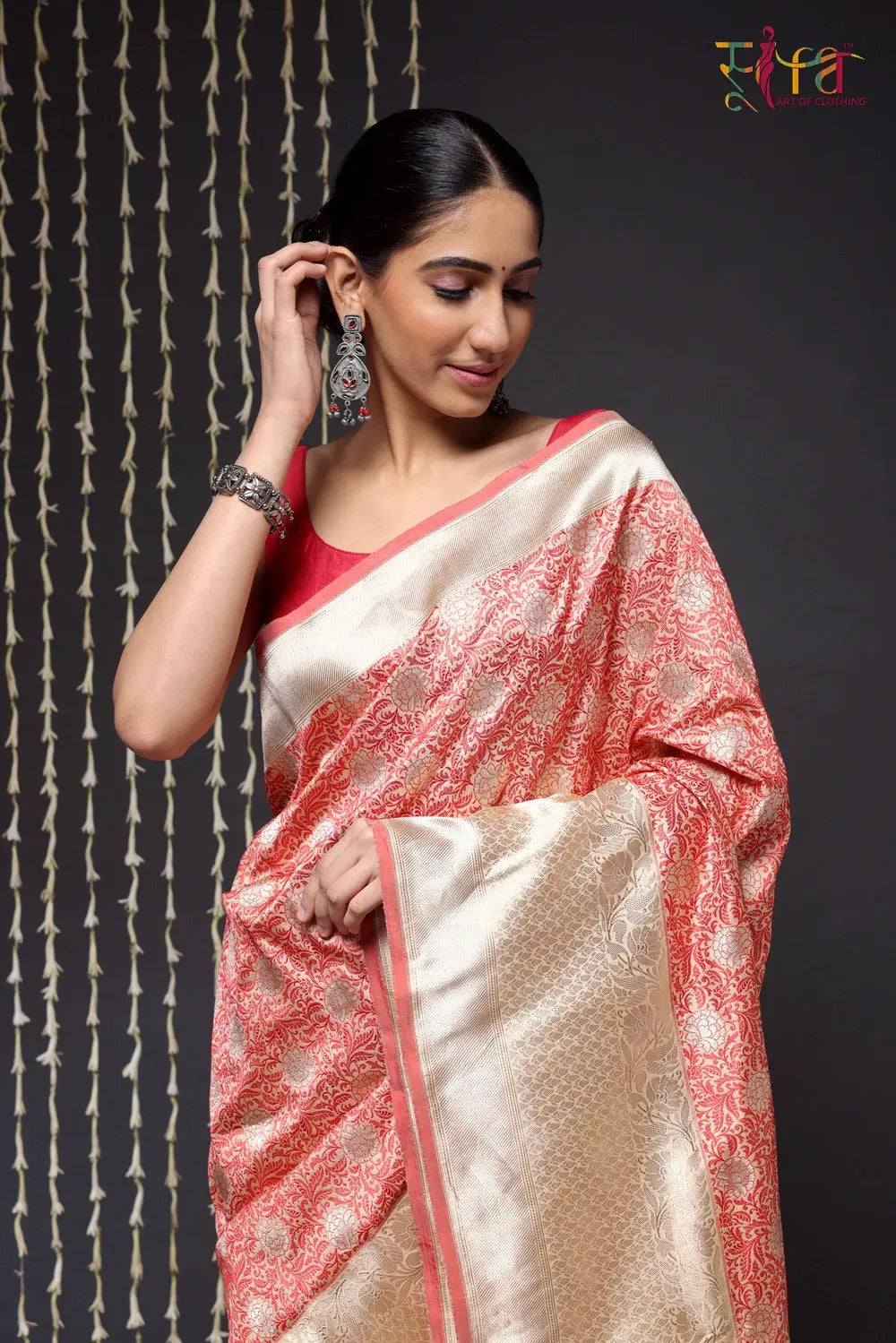 Handloom Cream And Red Pure Silk Tanchoi Banarasi Saree-Sutra Art of Clothing