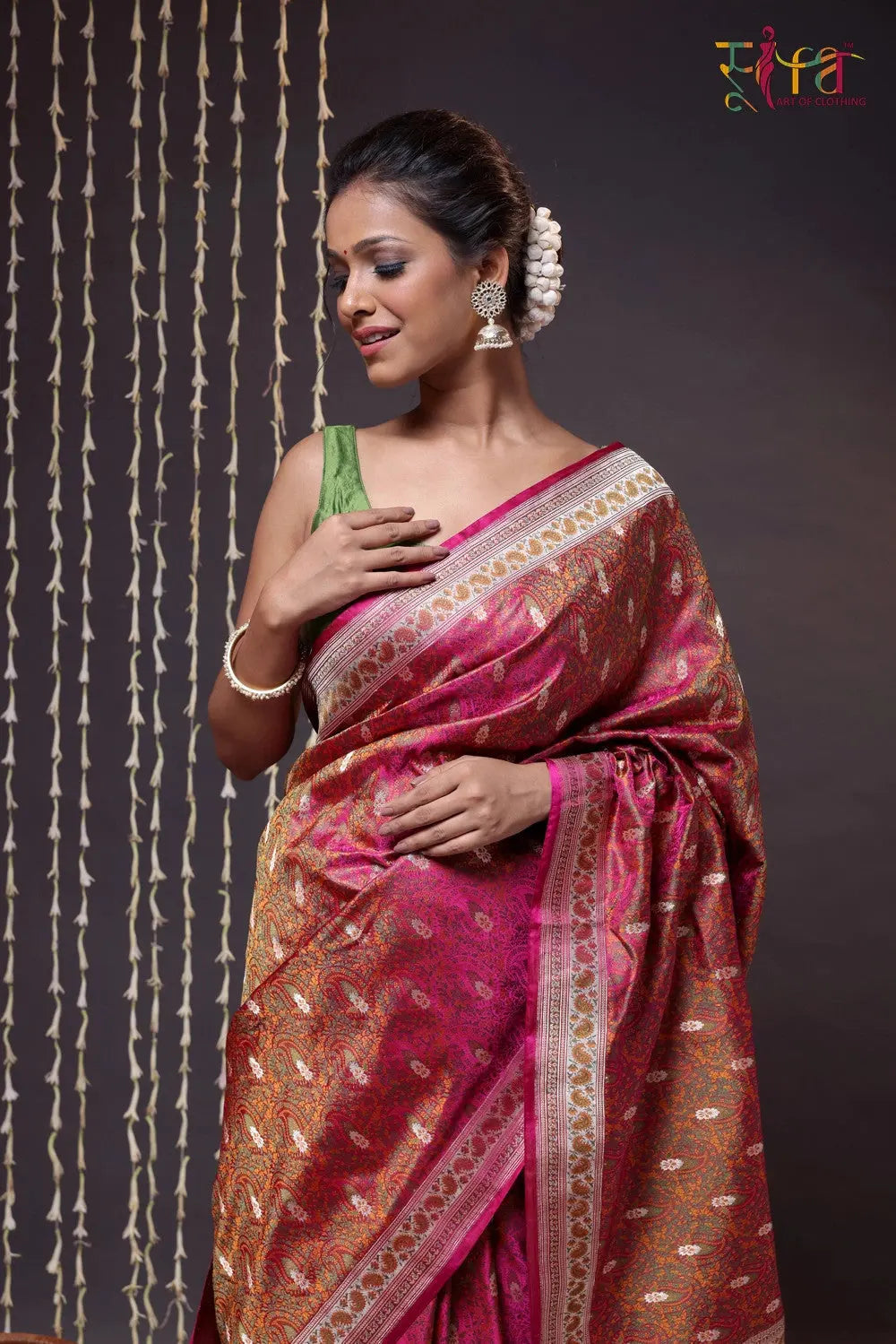 Handloom Magenta Pure Silk Tanchoi Banarasi Saree With Zari