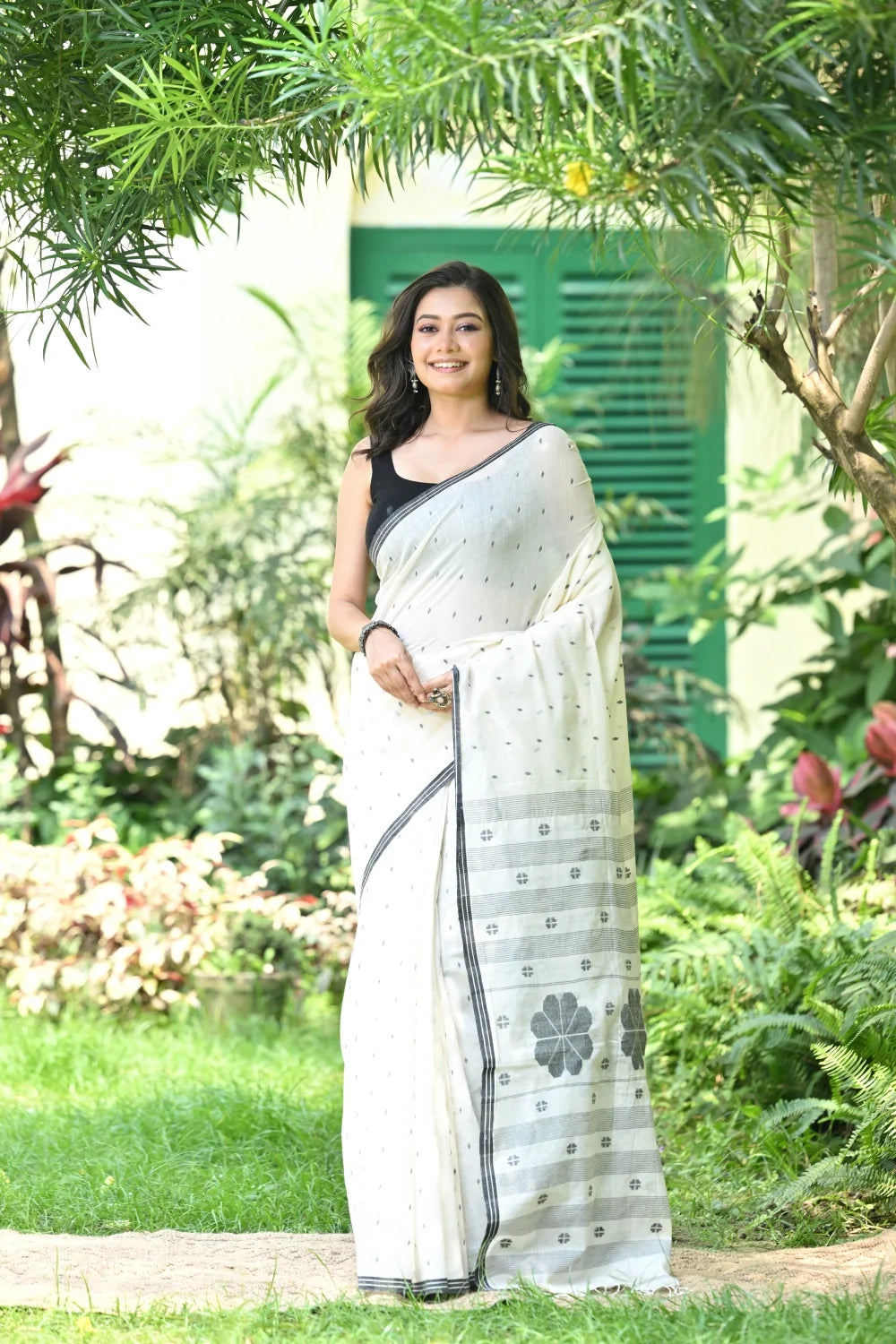 Handloom White & Black Soft Cotton Jamdani Saree-Sutra Art of Clothing