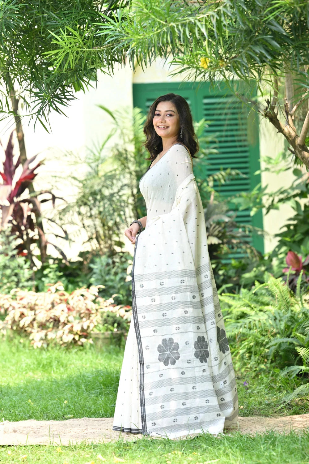 Handloom White & Black Soft Cotton Jamdani Saree-Sutra Art of Clothing