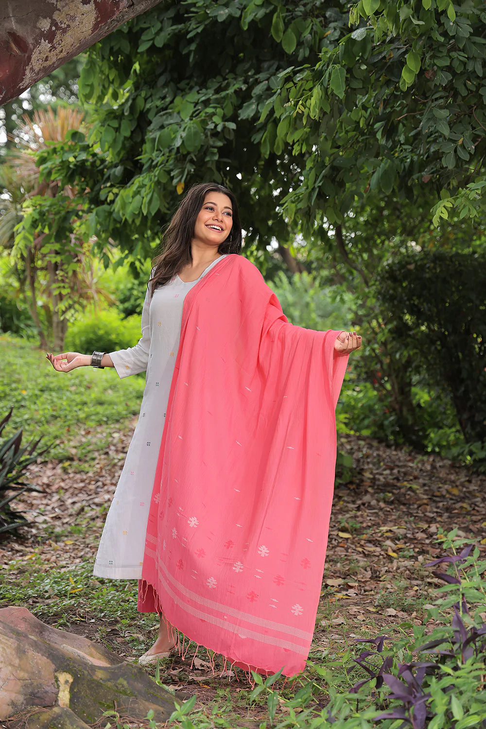 Close Up of Jamdani Weave Motifs on Pink Handloom Dupatta