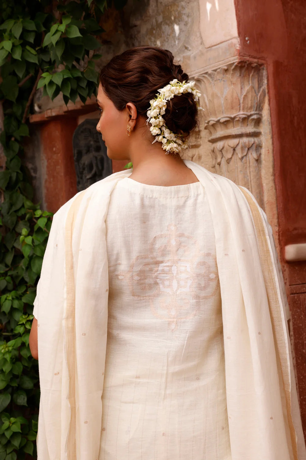 Back View of Handloom Off White Jamdani Zari Kurta Set with Dupatta