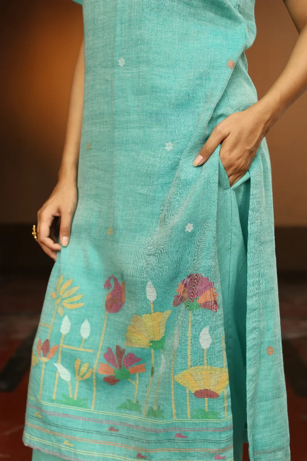 Close Up of Jamdani Weave Motifs on Green Pure Cotton Handloom Kurta