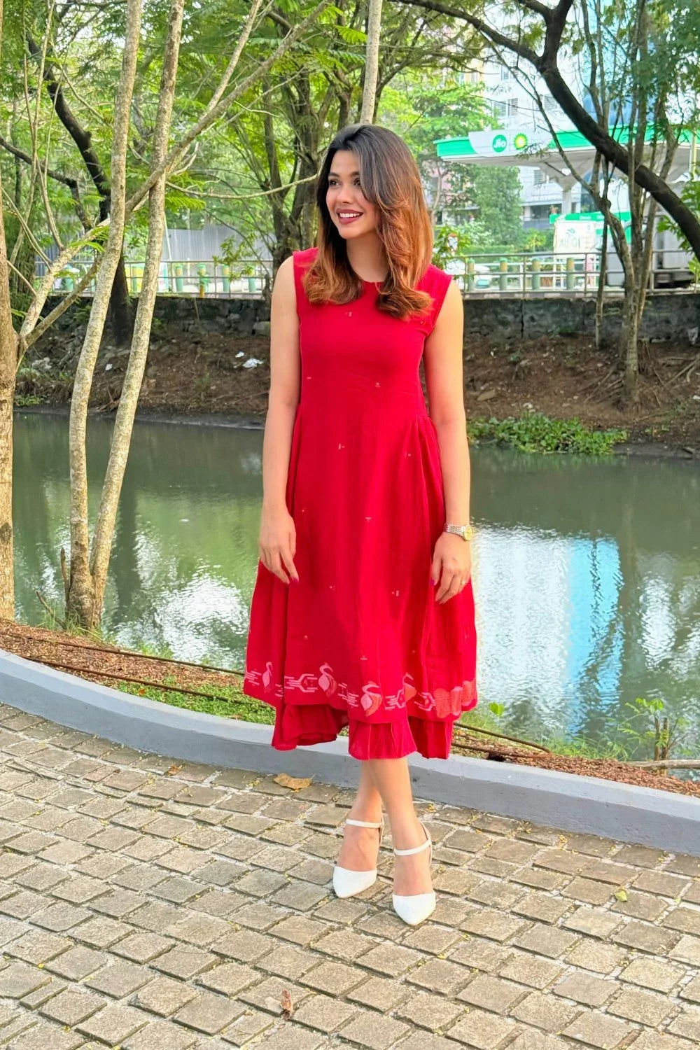close-up-of-jamdani-weave-motifs-on-radiance-red-layered-dress