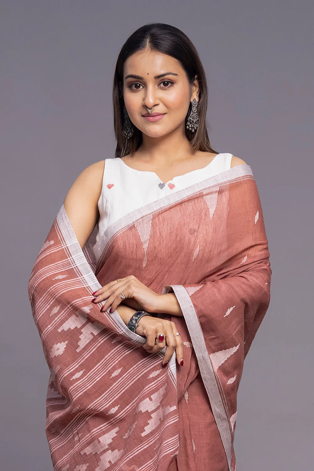 Close Up of Jamdani Weave on Coral Pink Handloom Cotton Saree