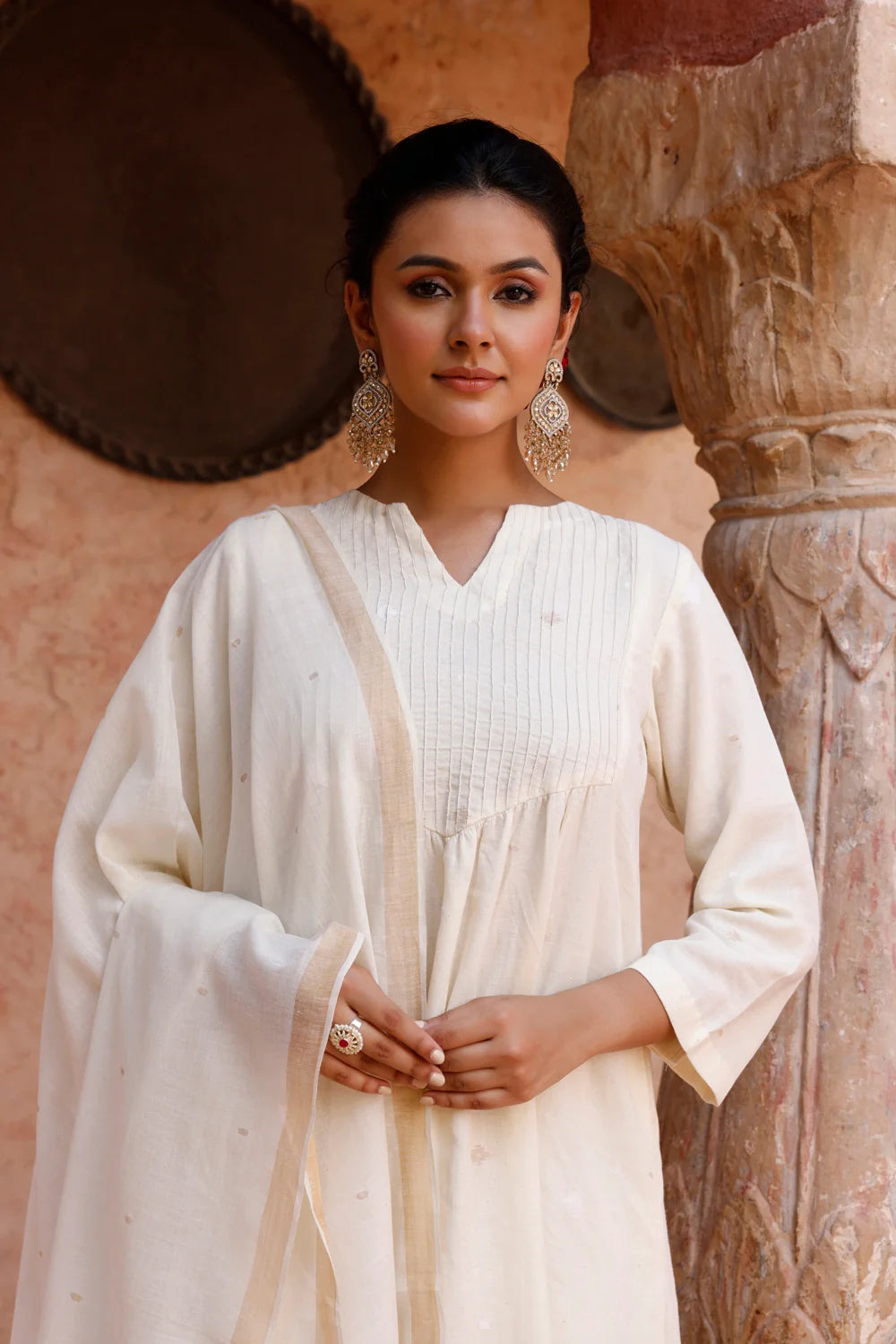 Close Up of Zari Jamdani Weave Motifs on Off White Handloom Kurta