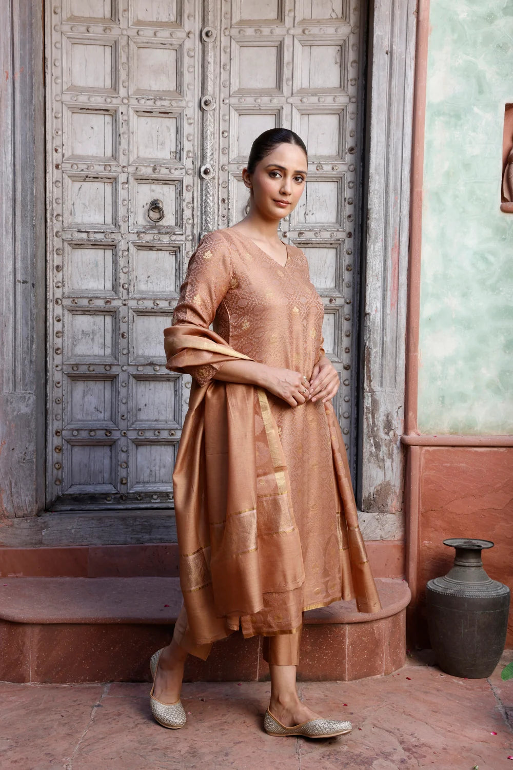 Elegant Gold Banarasi Tanchoi Kurta Set with Dupatta for Wedding Wear