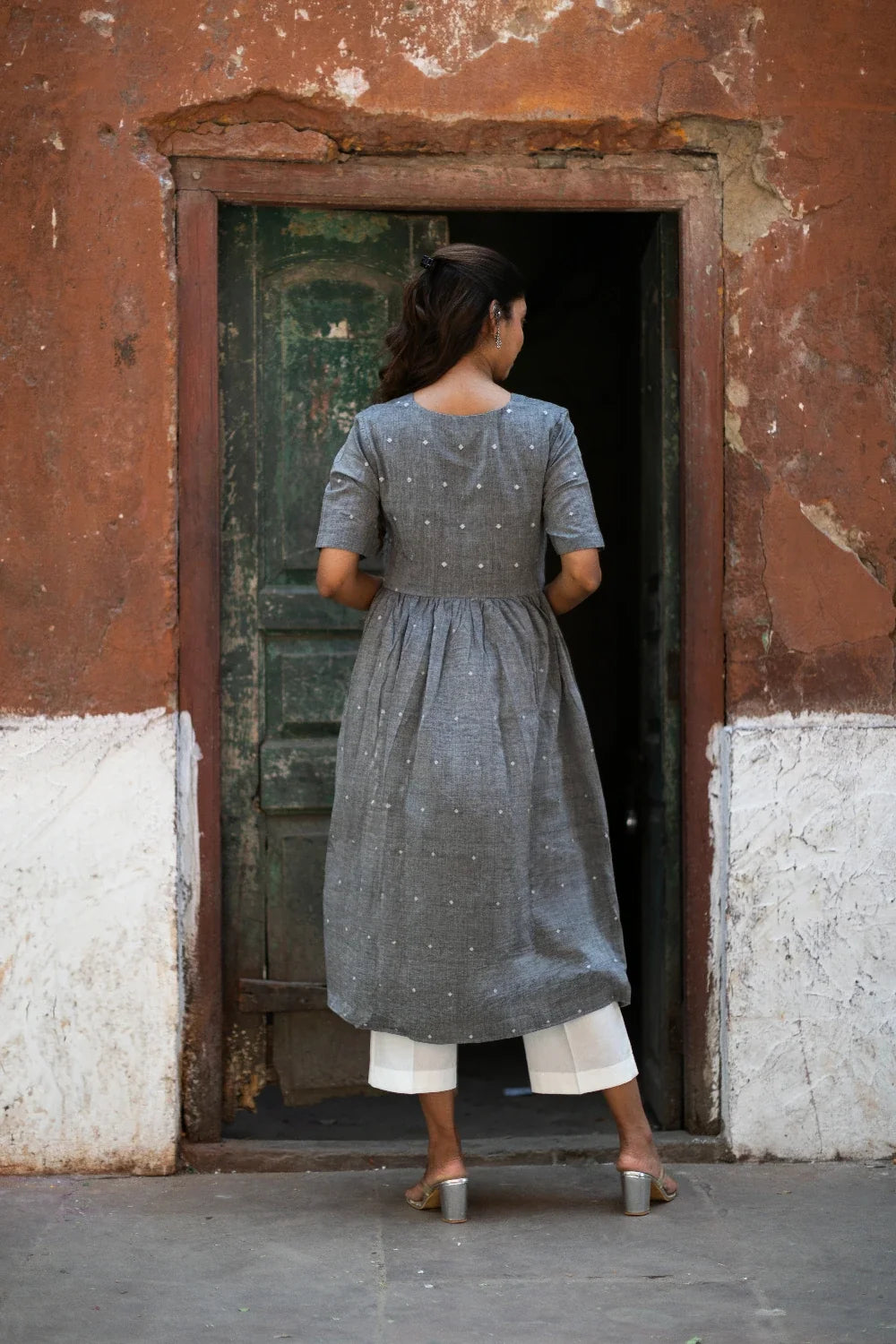 Grey Soft Cotton Jamdani Kurta Set with Straight Fit for Work Wear