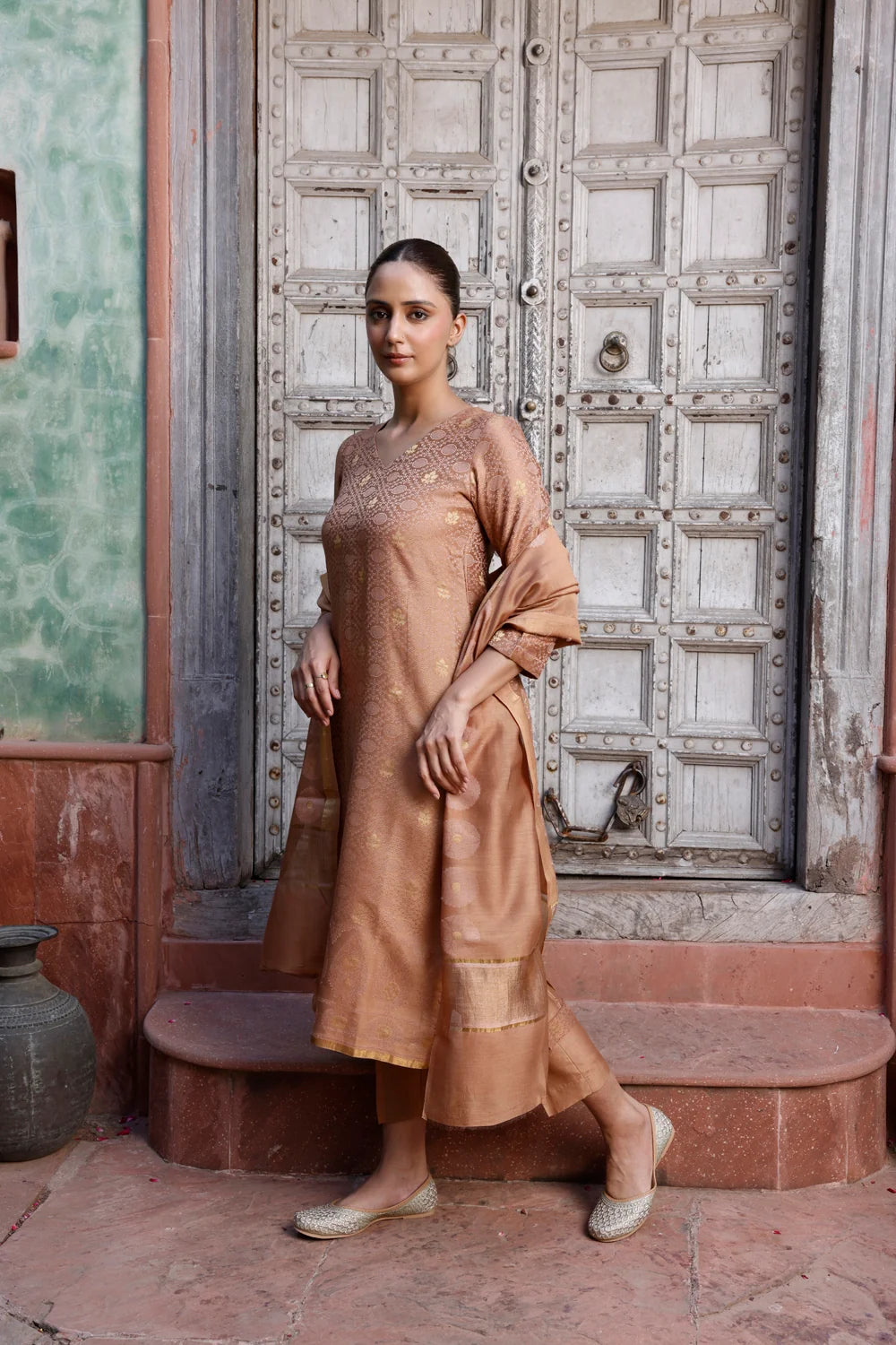 Handwoven Gold Tanchoi Banarasi Silk Kurta Set with Dupatta for Festive Wear