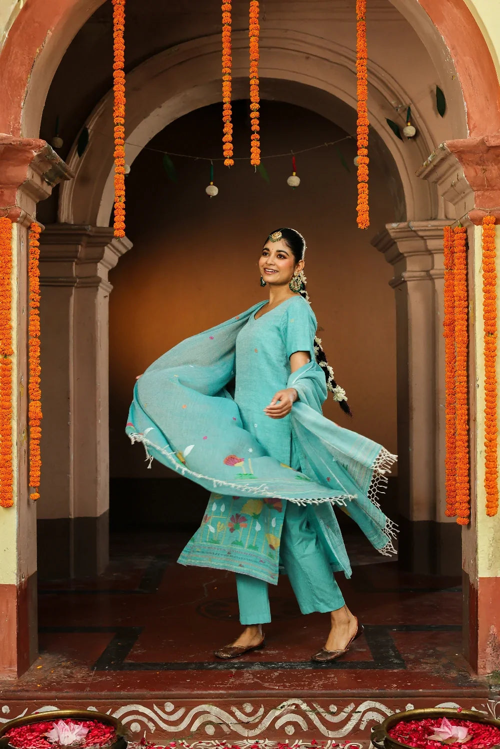 Handwoven Green Pure Cotton Jamdani Kurta Set with Traditional Motifs and Dupatta