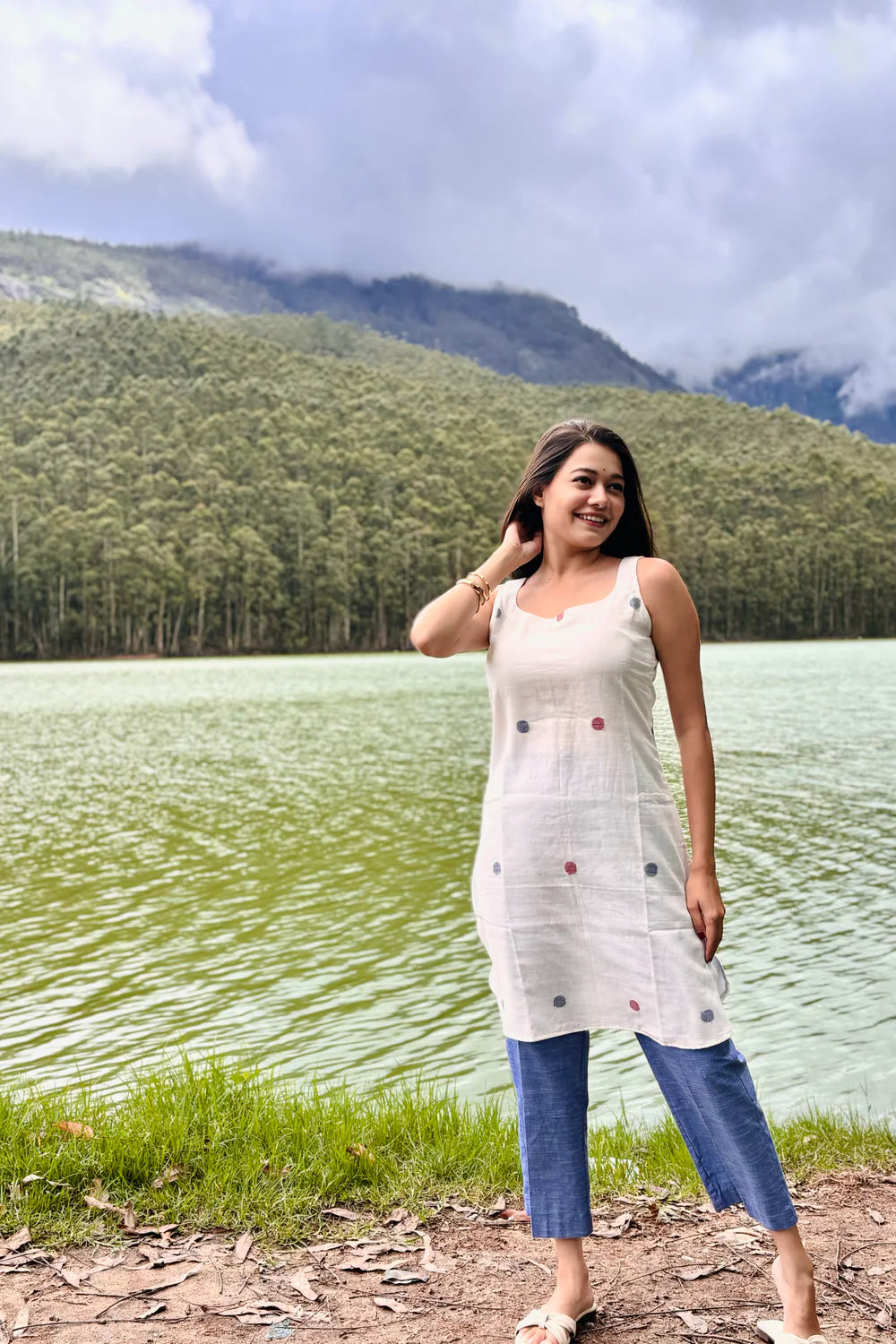 Handwoven Off White Polka Dot Pure Cotton Jamdani Kurta Set with Traditional Motifs