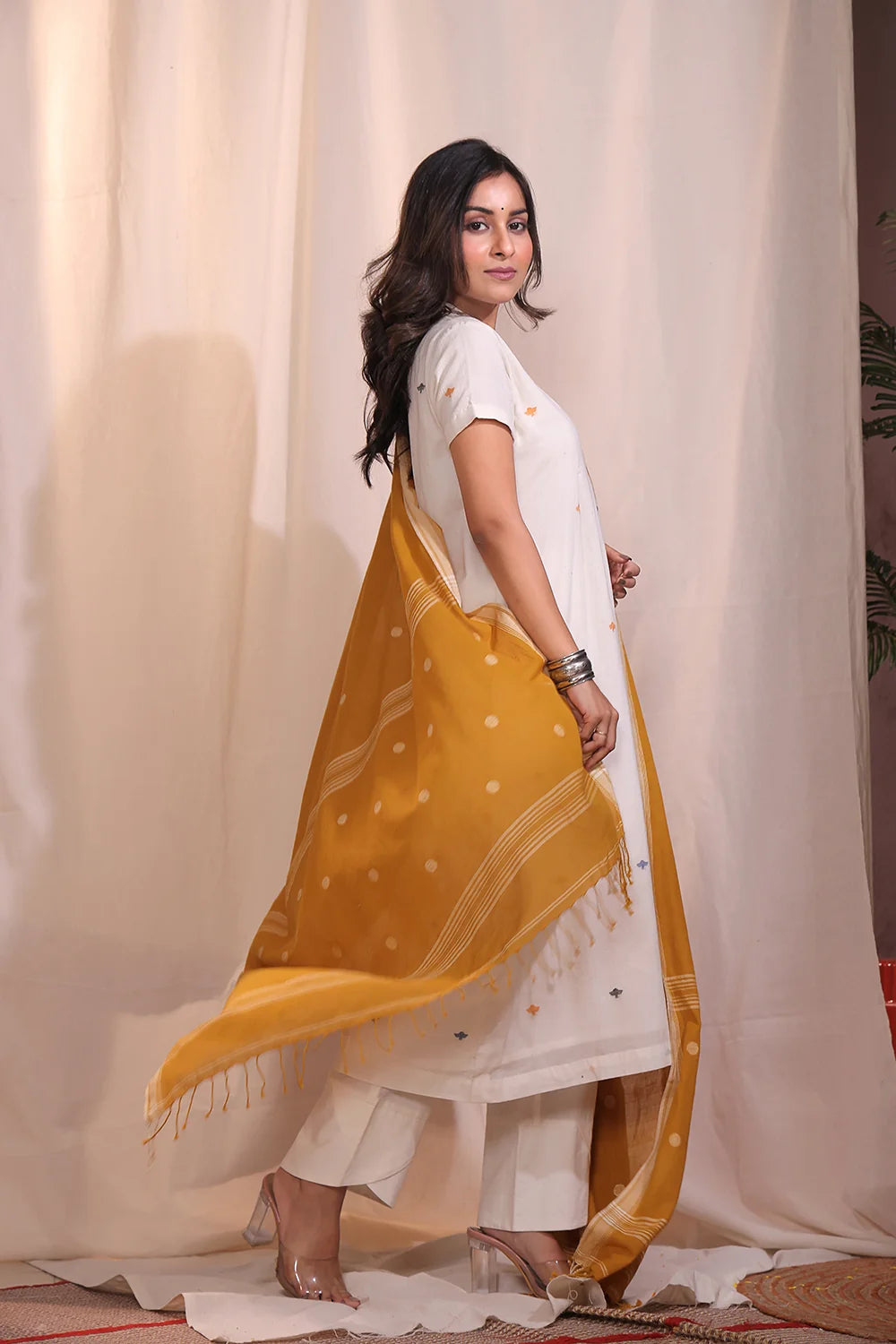 Handwoven Off White Pure Cotton Jamdani Birds Kurta Set with Traditional Motifs
