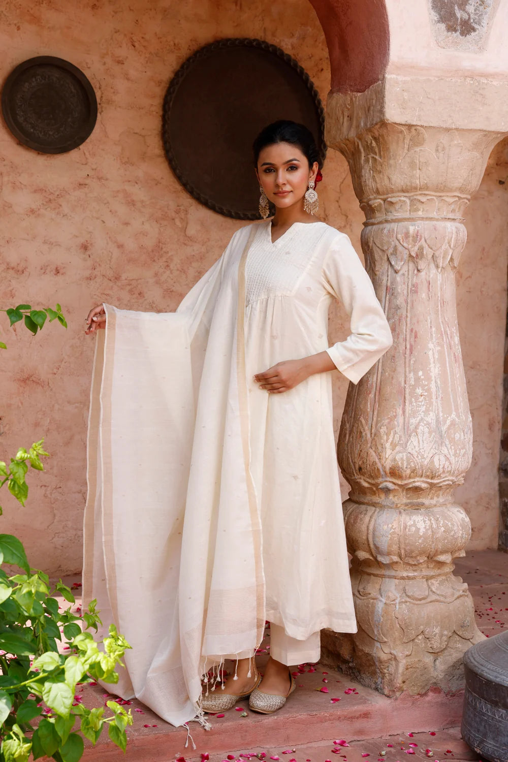 Handwoven Off White Zari Jamdani Kurta Set with Traditional Motifs and Dupatta