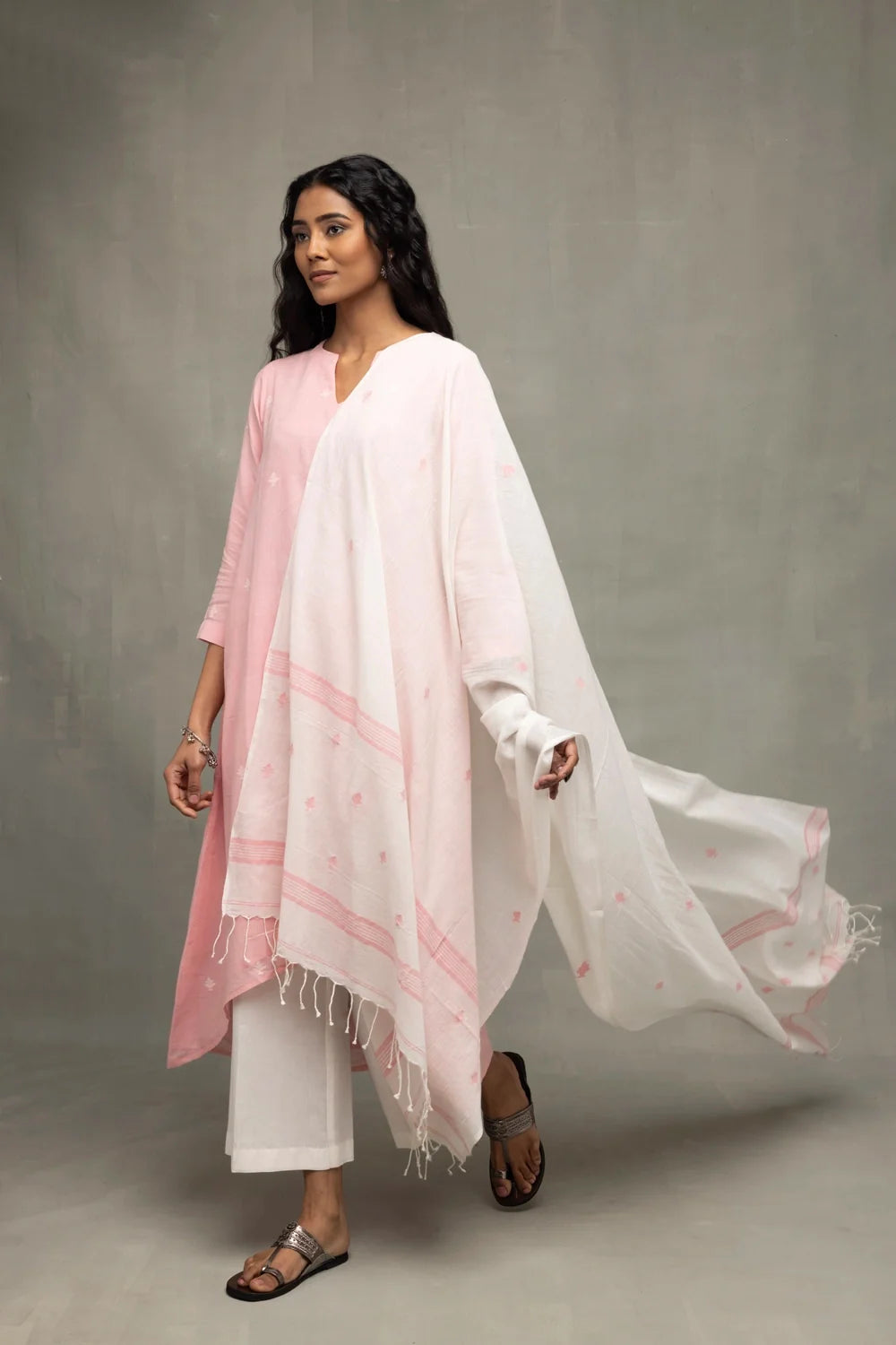 Handwoven Petal Pink Pure Cotton Jamdani Kurta Set with Traditional Motifs