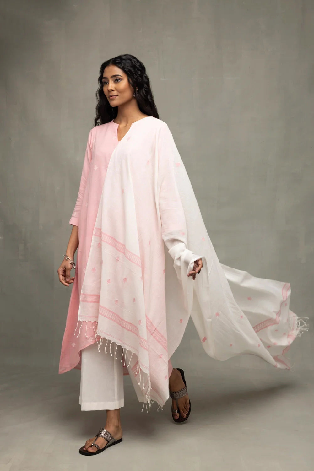 Handwoven Petal Pink Pure Cotton Jamdani Kurta Set with Traditional Motifs