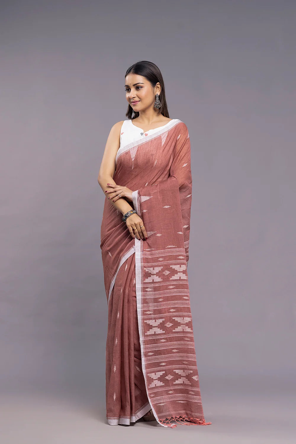 Lightweight Breathable Coral Pink Jamdani Saree for Everyday Wear