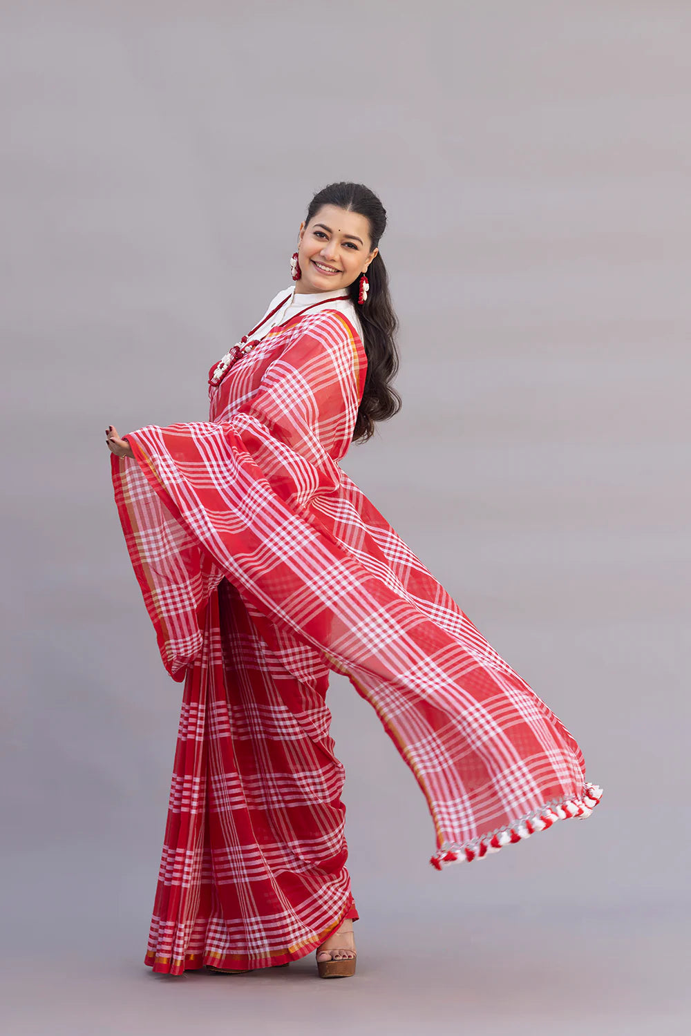 Lightweight Red and White Checkered Handloom Mulmul Saree for Everyday Wear