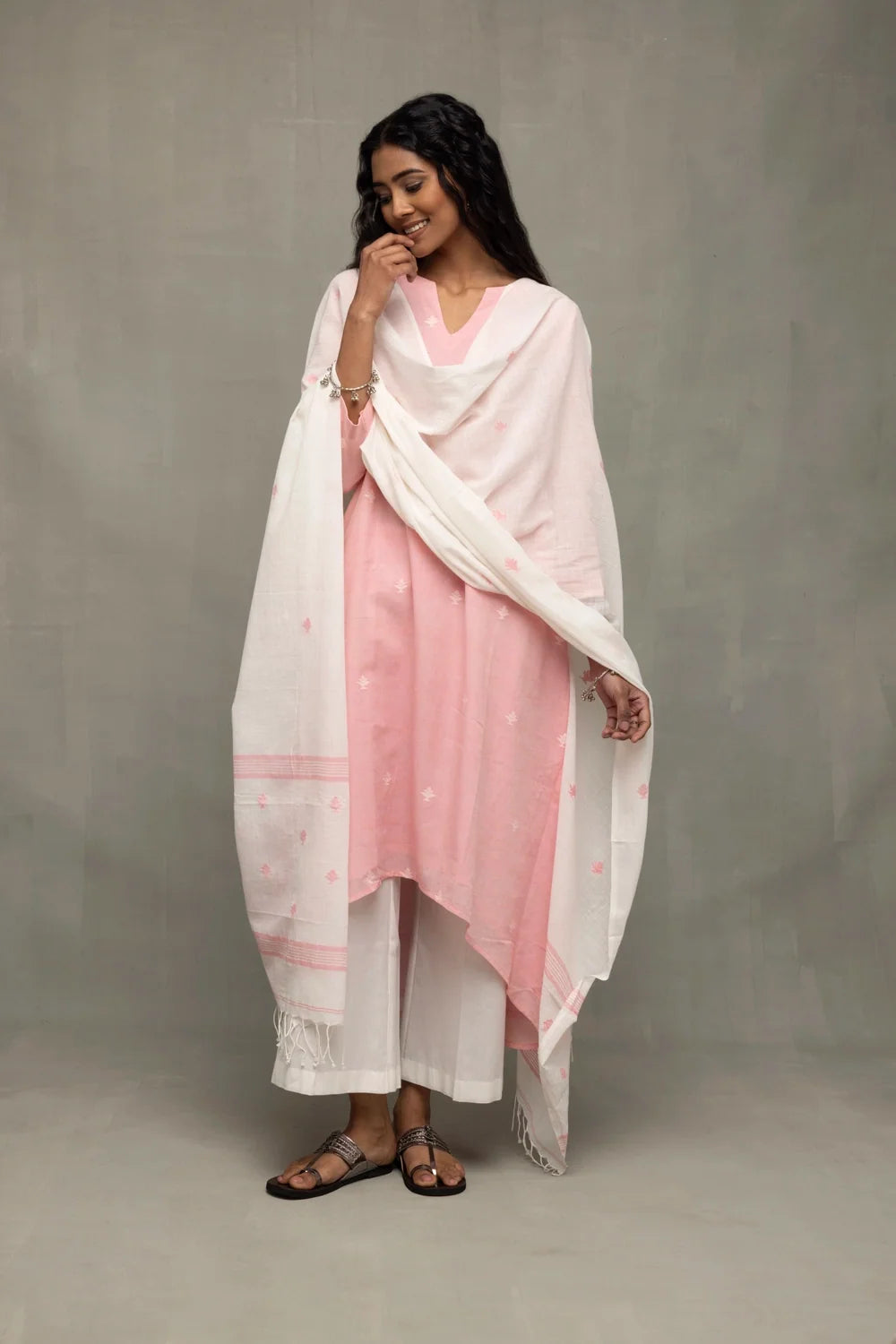 Petal Pink Handwoven Jamdani Kurta Set with Dupatta-Sutra Art of Clothing