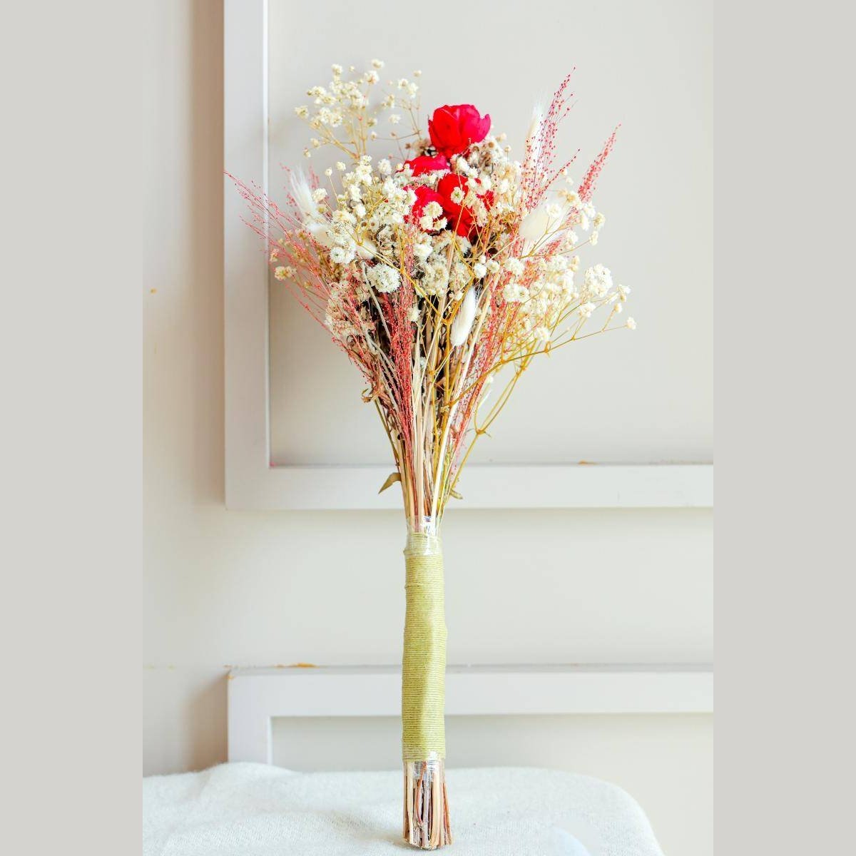 Romantic Essence Dried Flower Bunch for Valentine Gift
